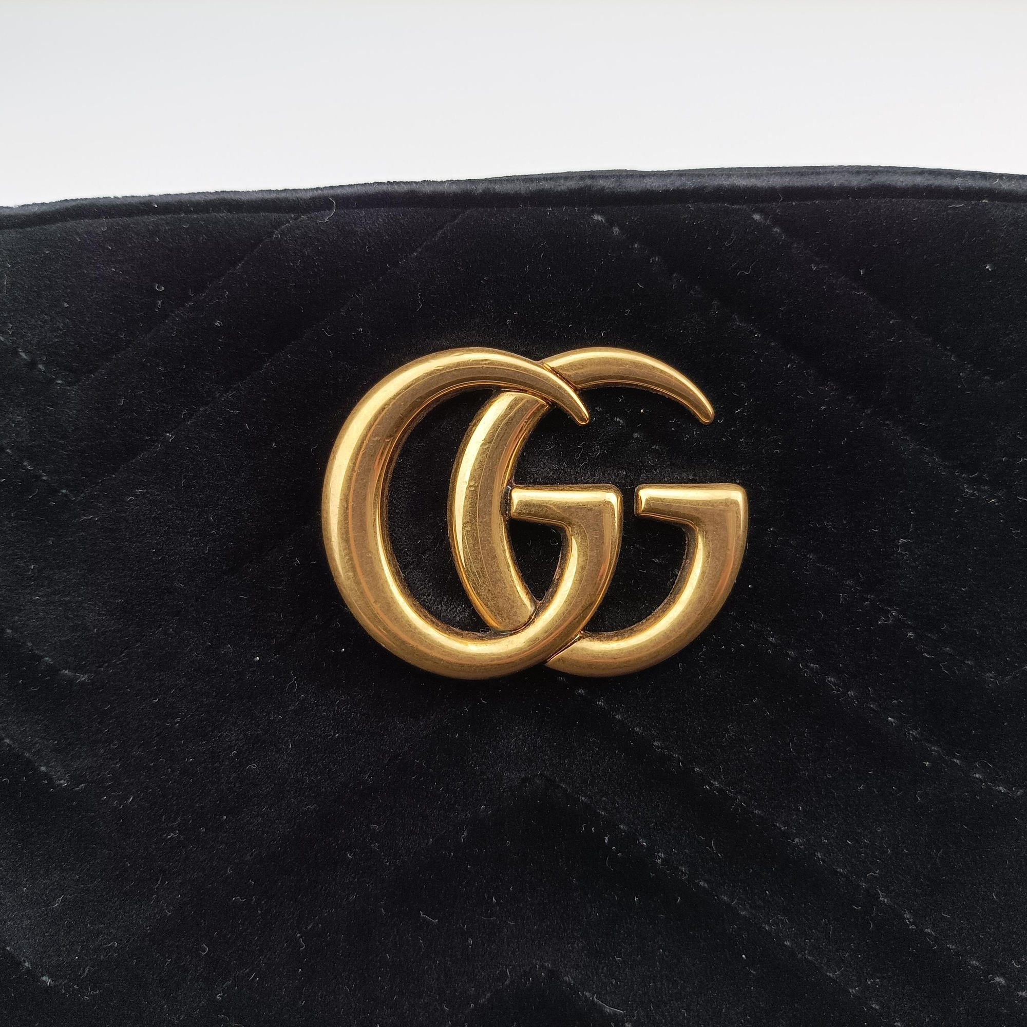 Pre-owned Gucci GG Marmont Black velour 447632 shoulderbag | stylenewstar
