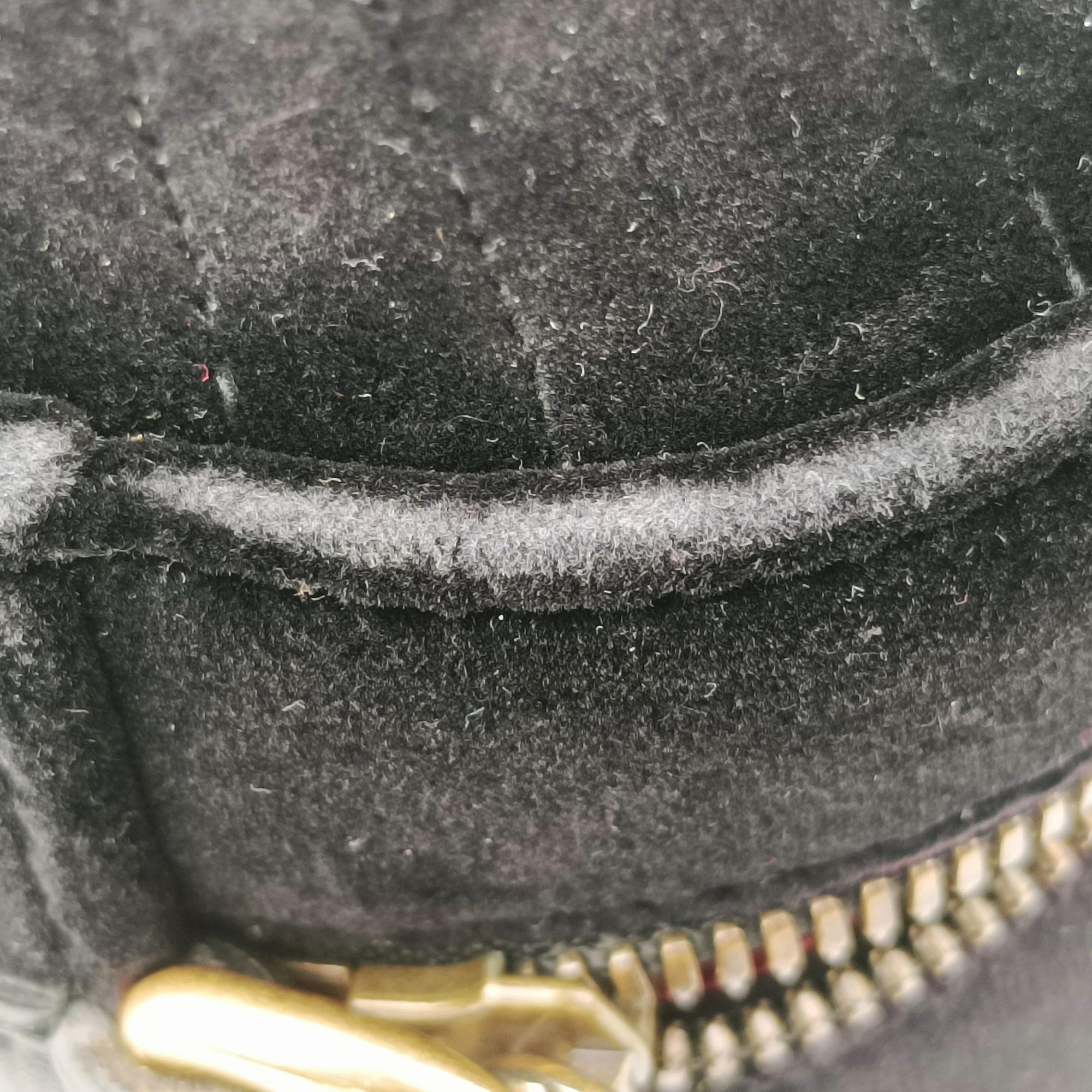 Pre-owned Gucci GG Marmont Black velour 447632 shoulderbag | stylenewstar