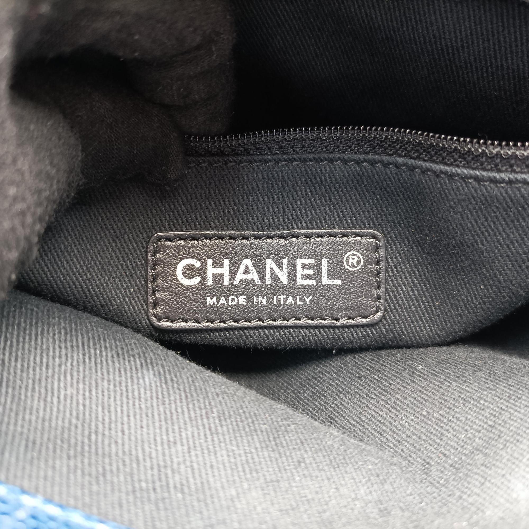 Pre-owned Chanel Matelasse Navy Caviar leather A67414 shoulderbag | stylenewstar