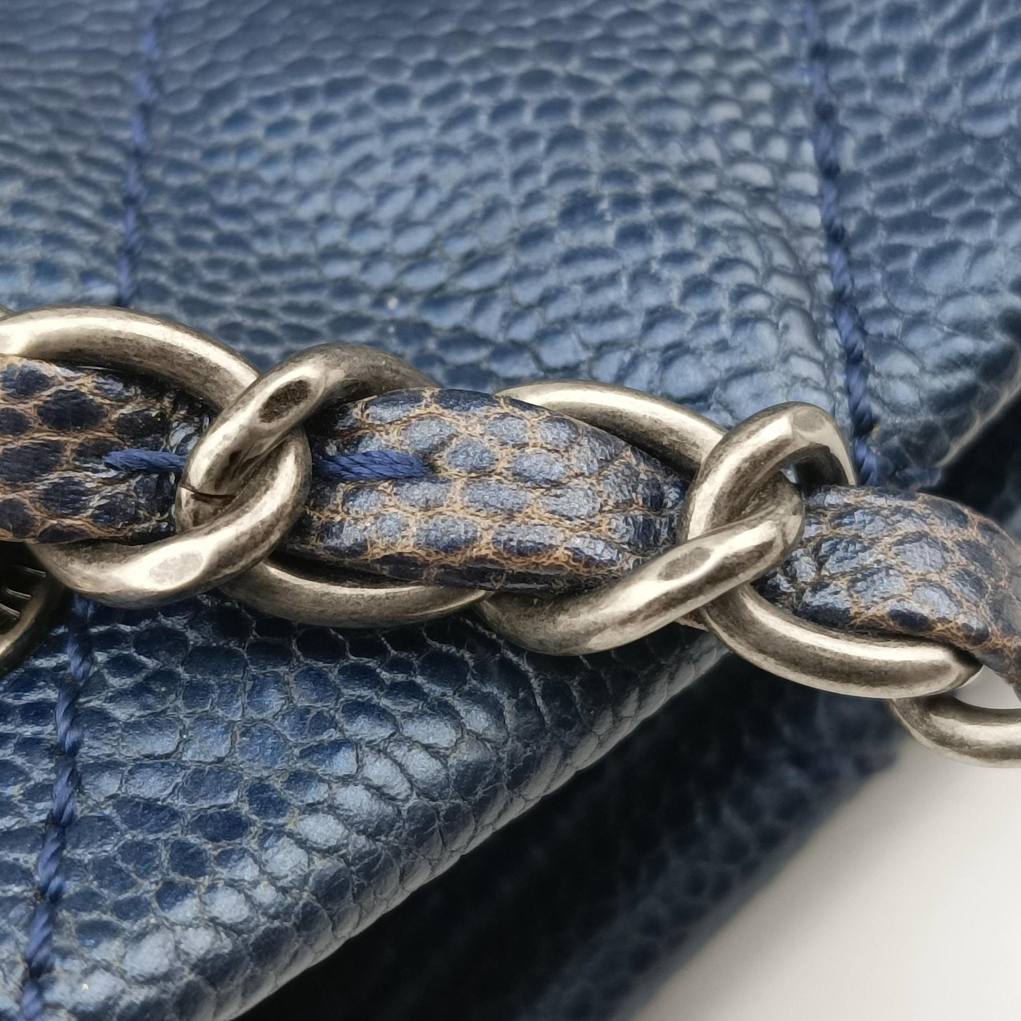 Pre-owned Chanel Matelasse Navy Caviar leather A67414 shoulderbag | stylenewstar