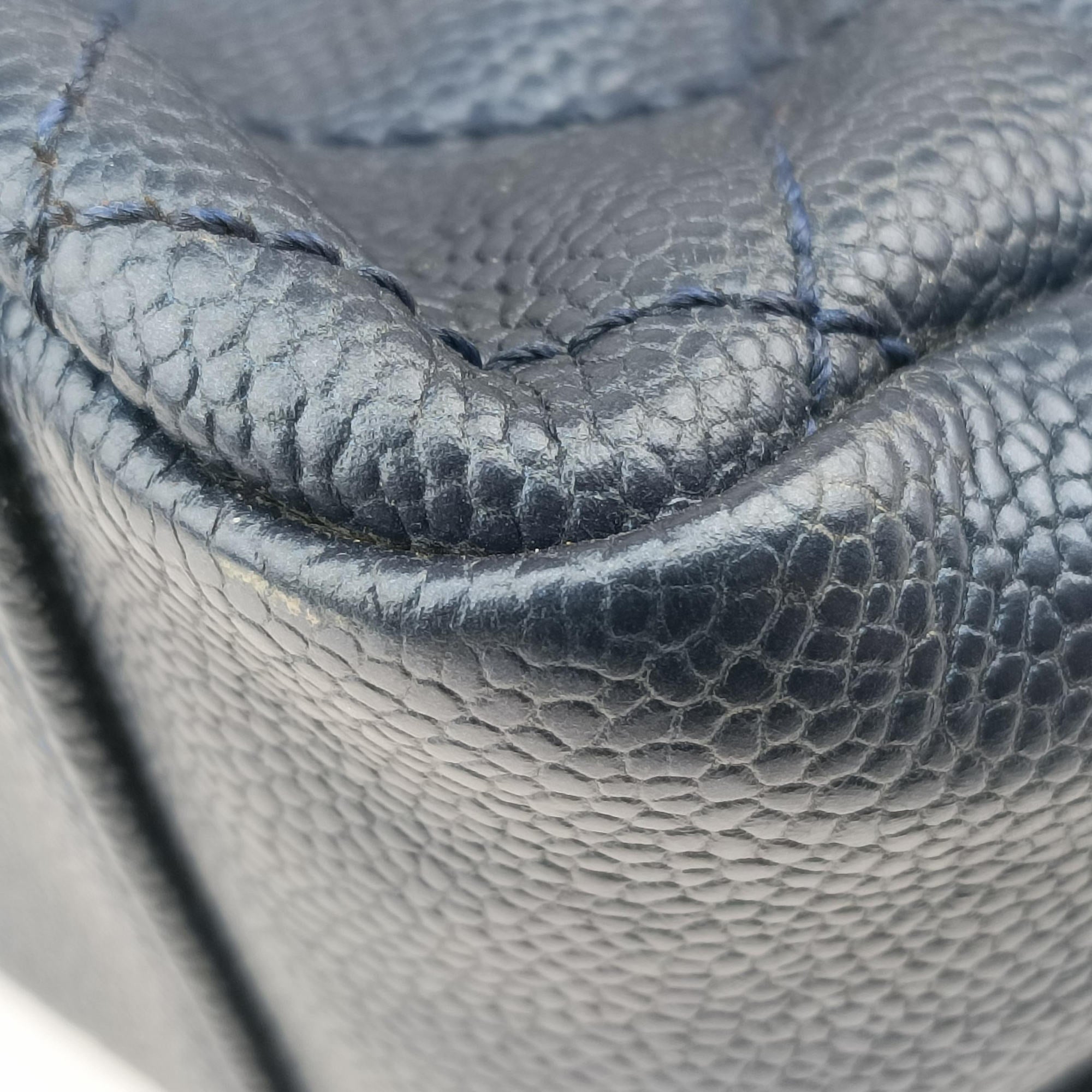 Pre-owned Chanel Matelasse Navy Caviar leather A67414 shoulderbag | stylenewstar