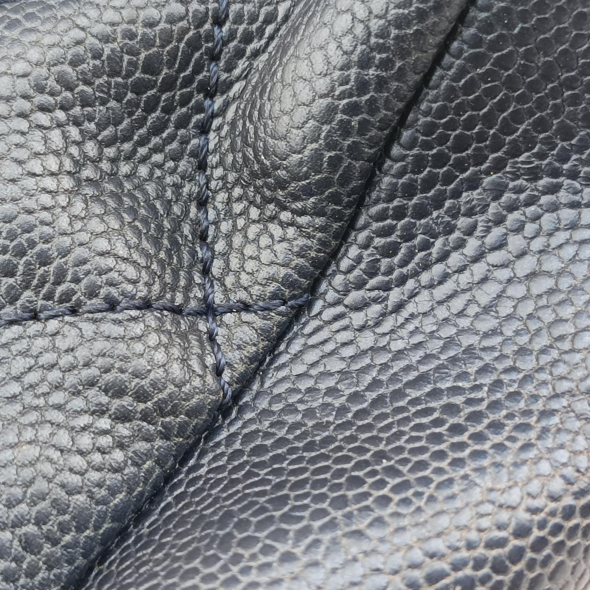 Pre-owned Chanel Matelasse Navy Caviar leather A67414 shoulderbag | stylenewstar