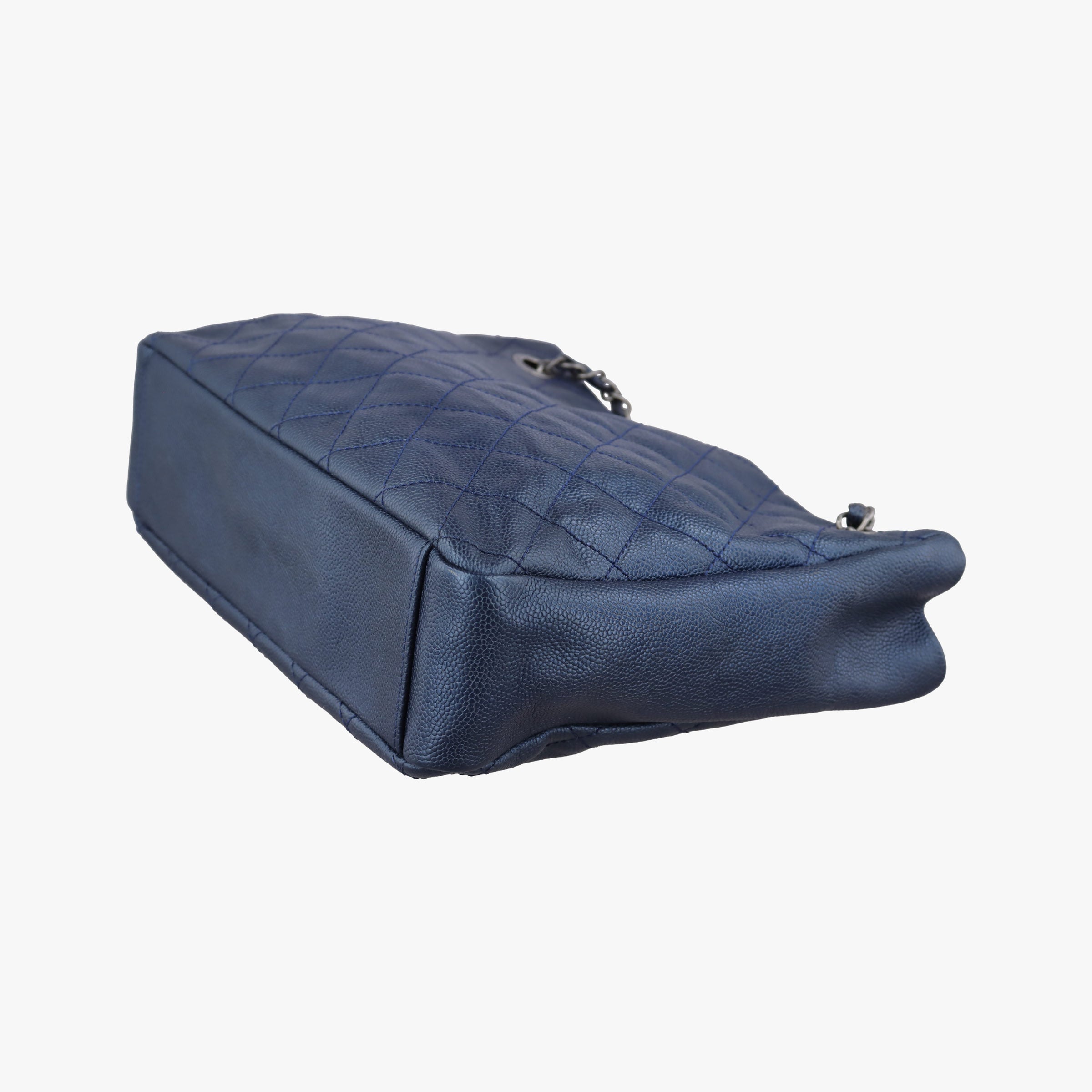 Pre-owned Chanel Matelasse Navy Caviar leather A67414 shoulderbag | stylenewstar