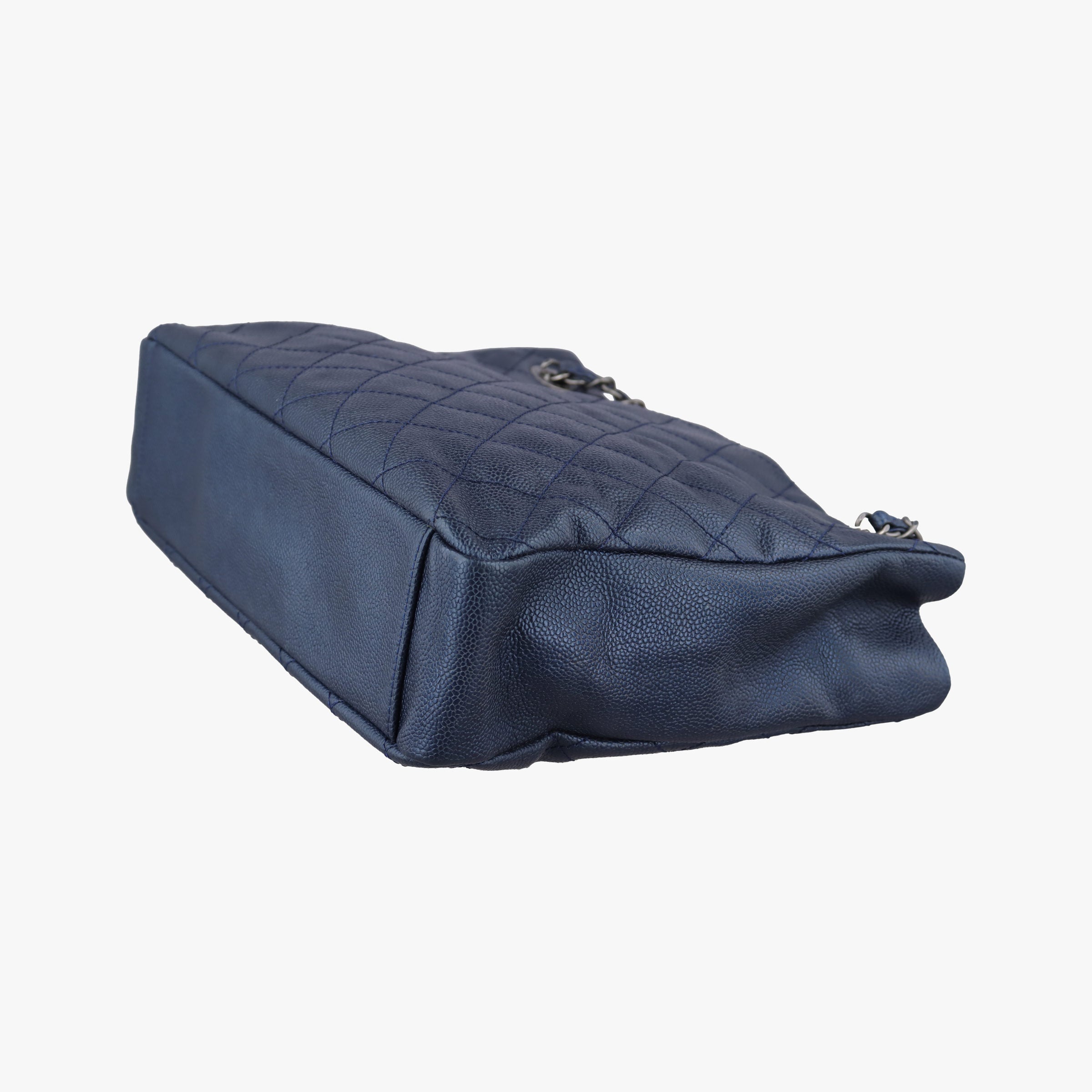 Pre-owned Chanel Matelasse Navy Caviar leather A67414 shoulderbag | stylenewstar