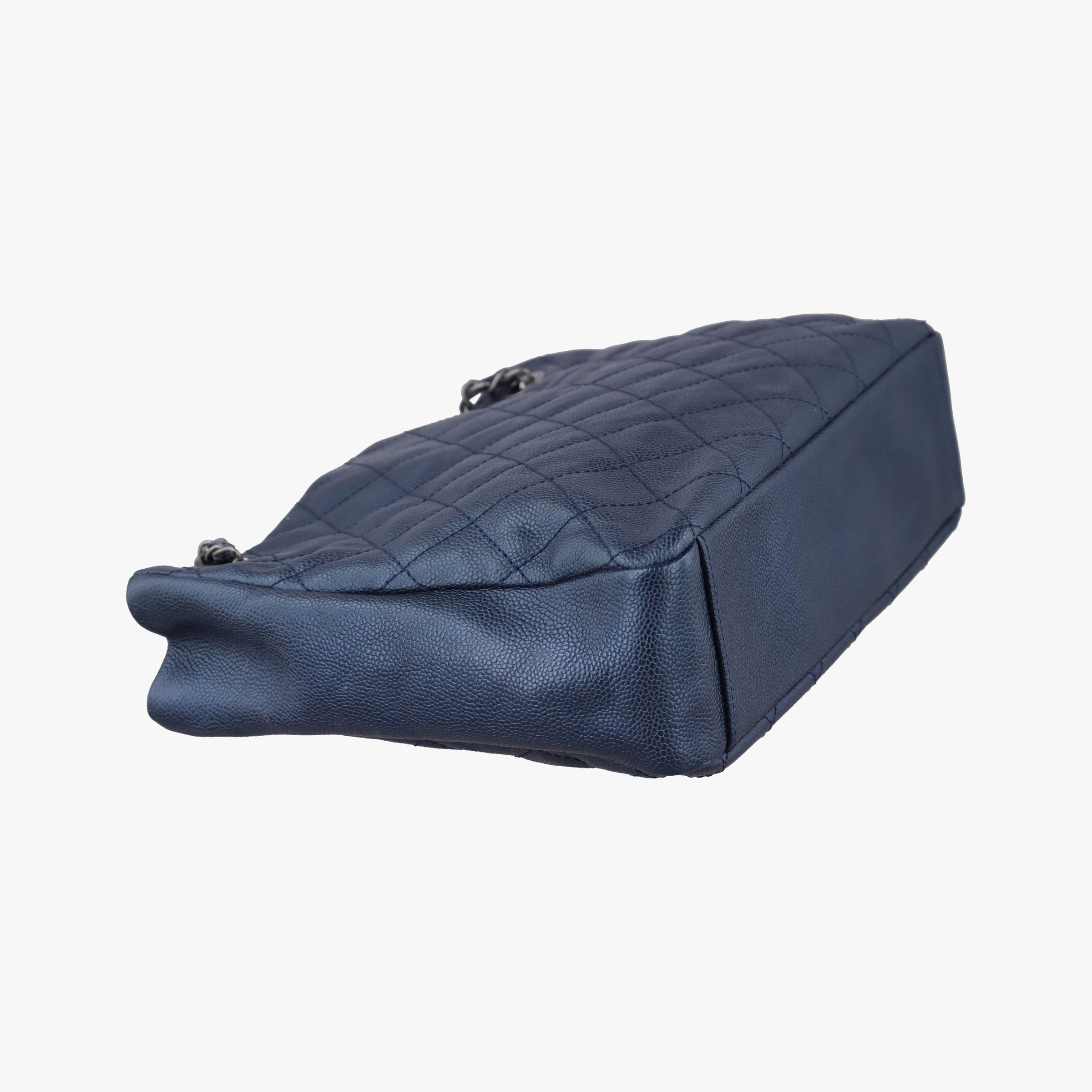 Pre-owned Chanel Matelasse Navy Caviar leather A67414 shoulderbag | stylenewstar