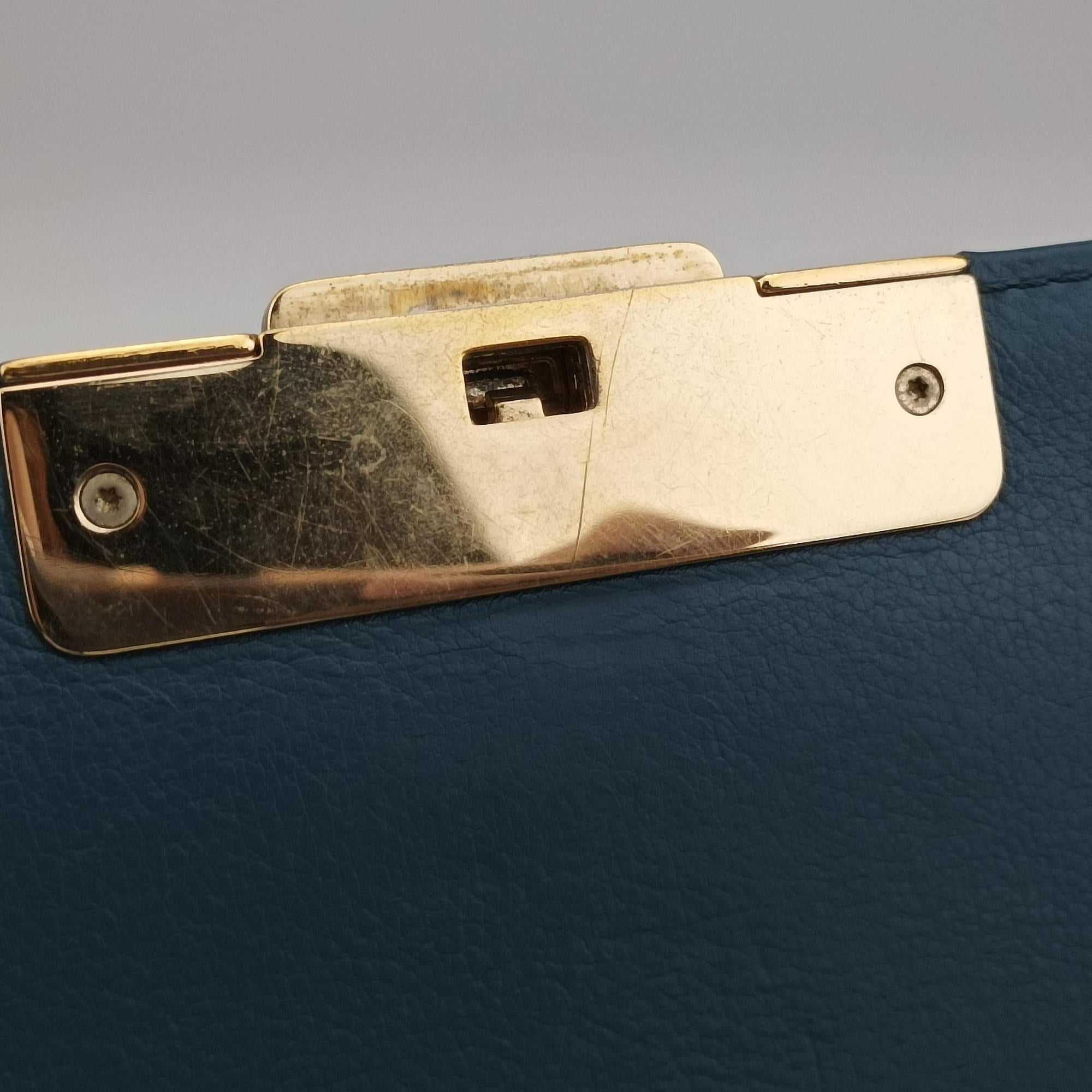 Pre-owned Chanel Label Click Flap Blue Leather A93702 shoulderbag | stylenewstar