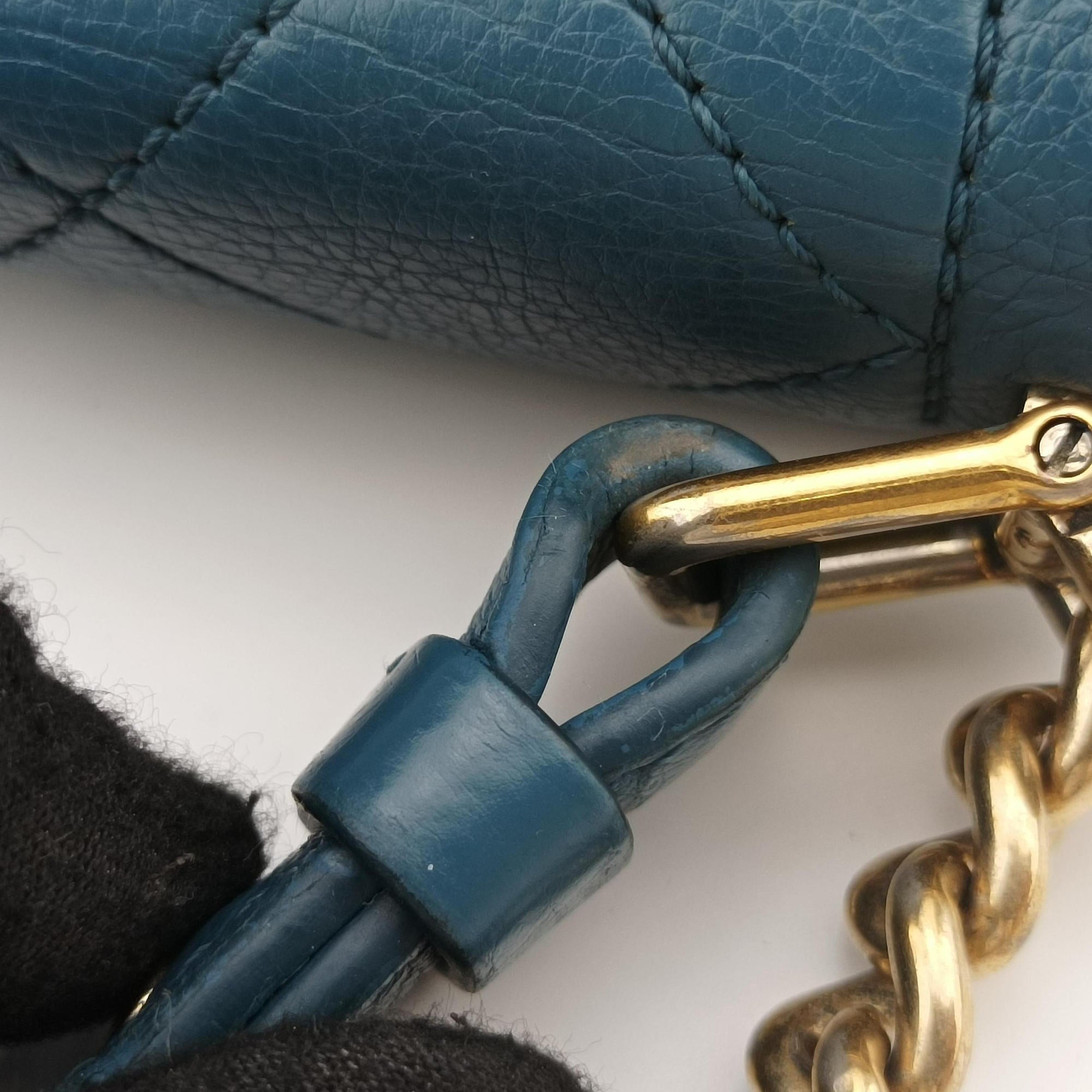 Pre-owned Chanel Label Click Flap Blue Leather A93702 shoulderbag | stylenewstar