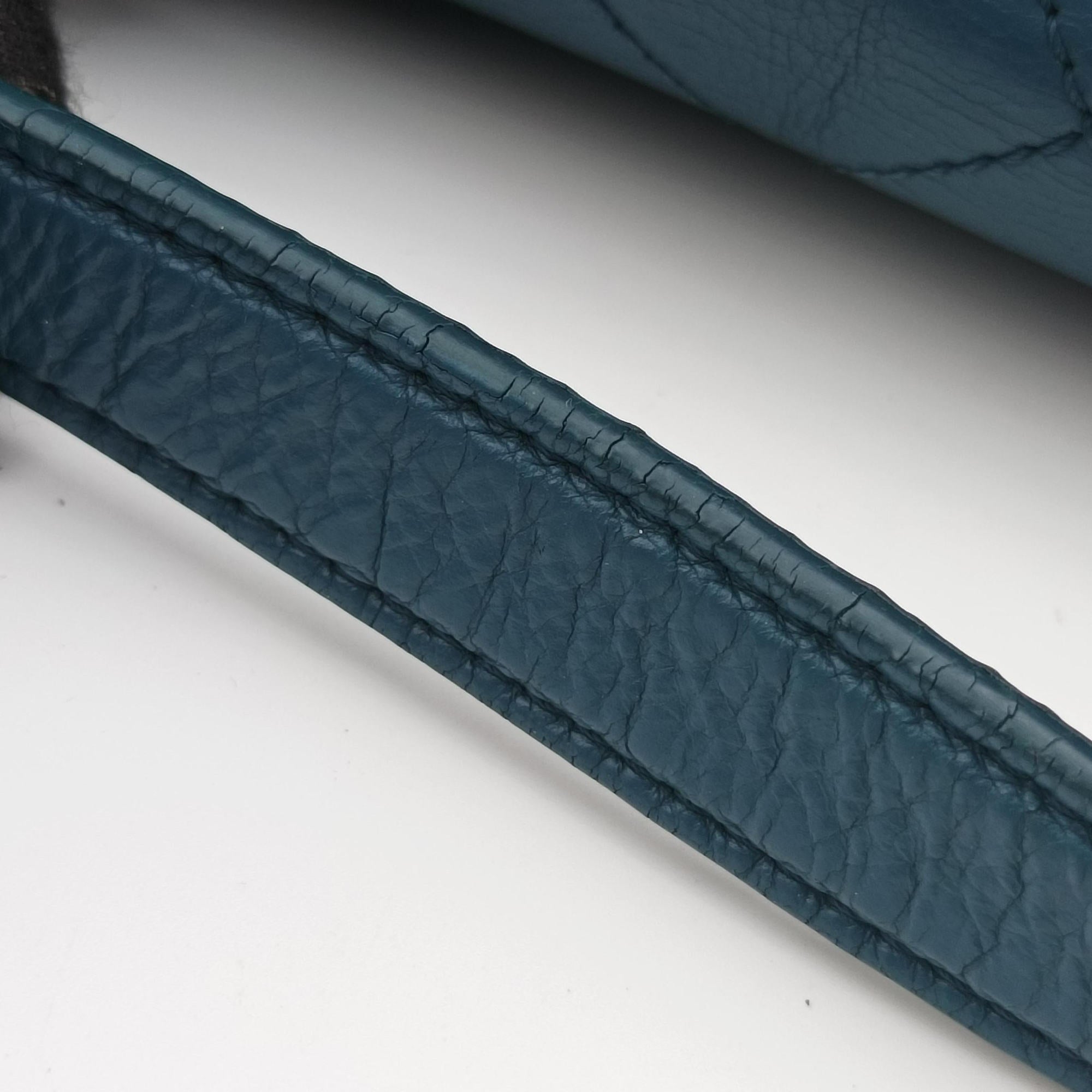 Pre-owned Chanel Label Click Flap Blue Leather A93702 shoulderbag | stylenewstar