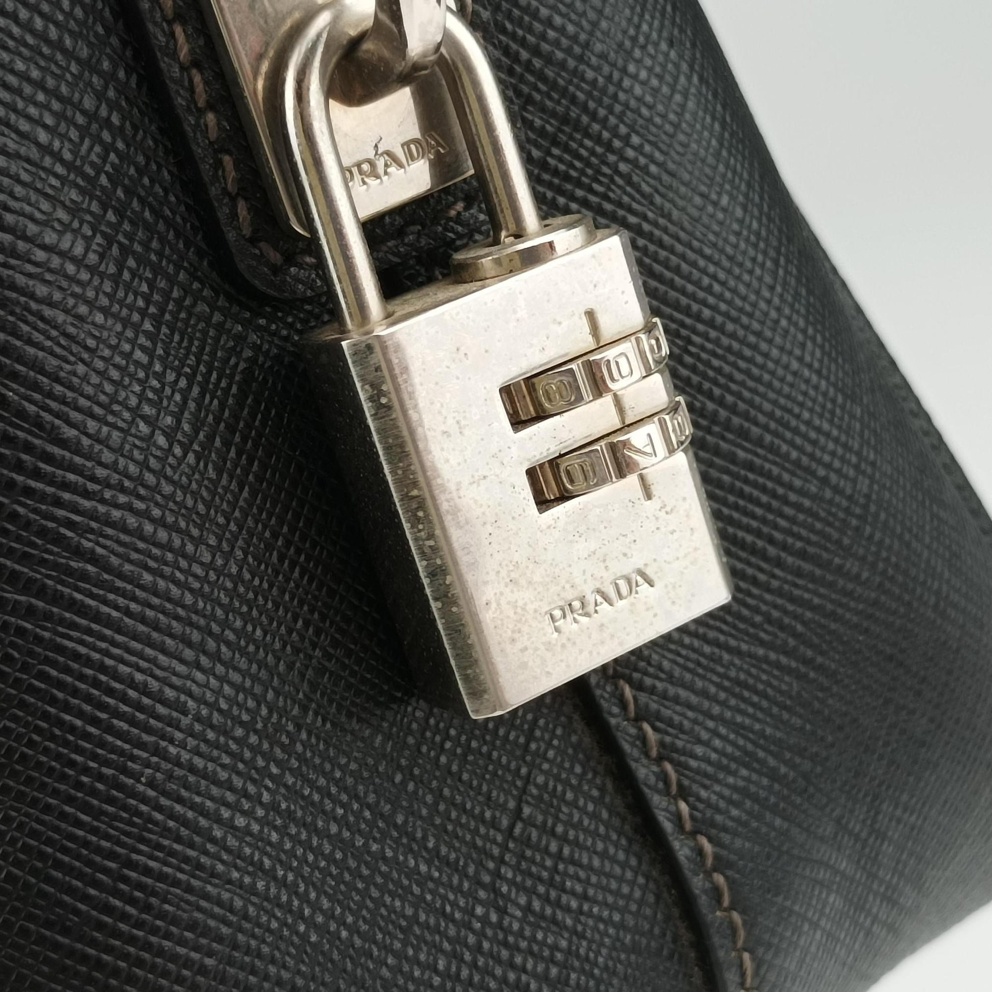 Pre-owned Prada Briefcase Navy × Black SAFFIANO Leather VS305M handbag | stylenewstar