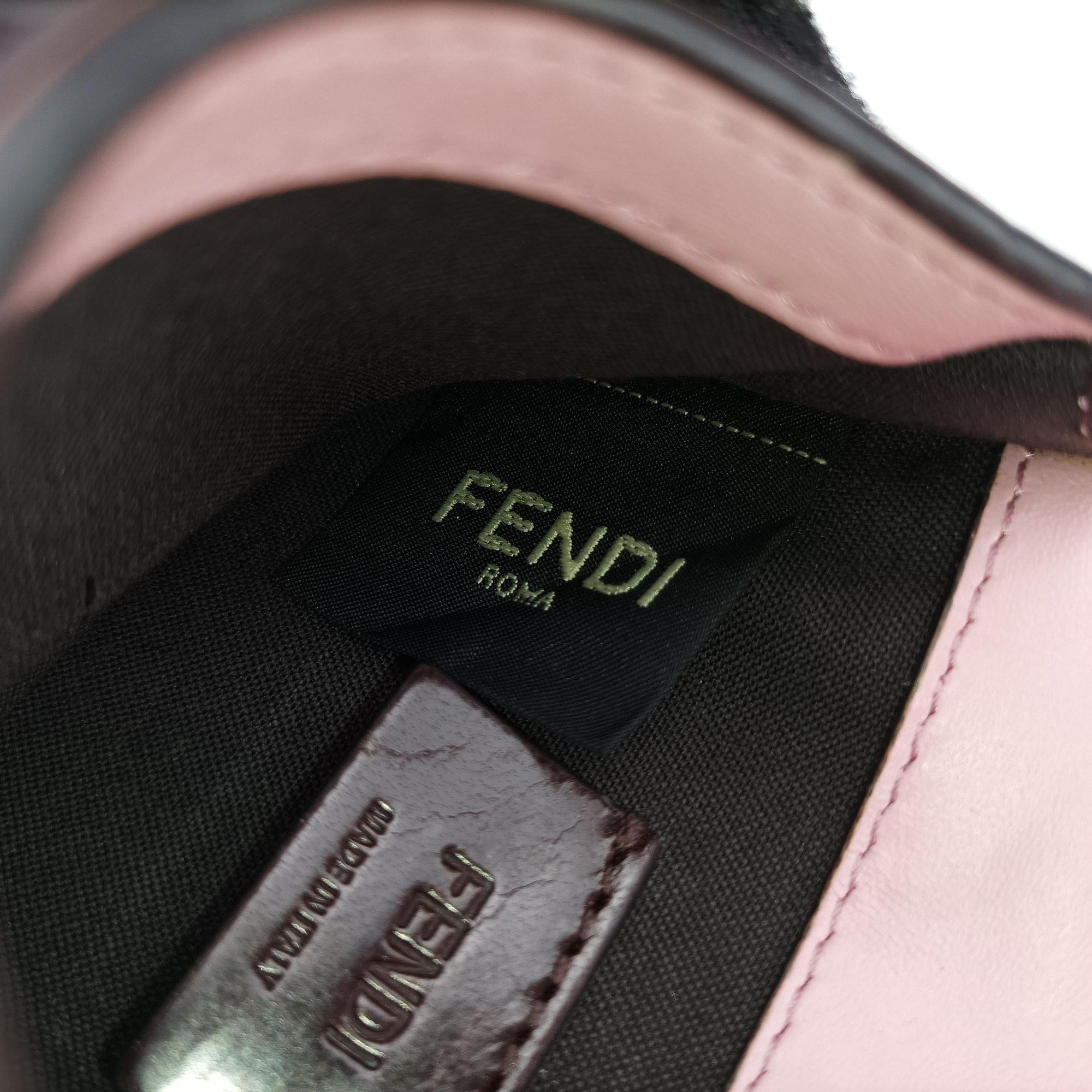 Secondhand Fendi micro flat Baguette Pink Leather 7M0311 shoulderbag | stylenewstar