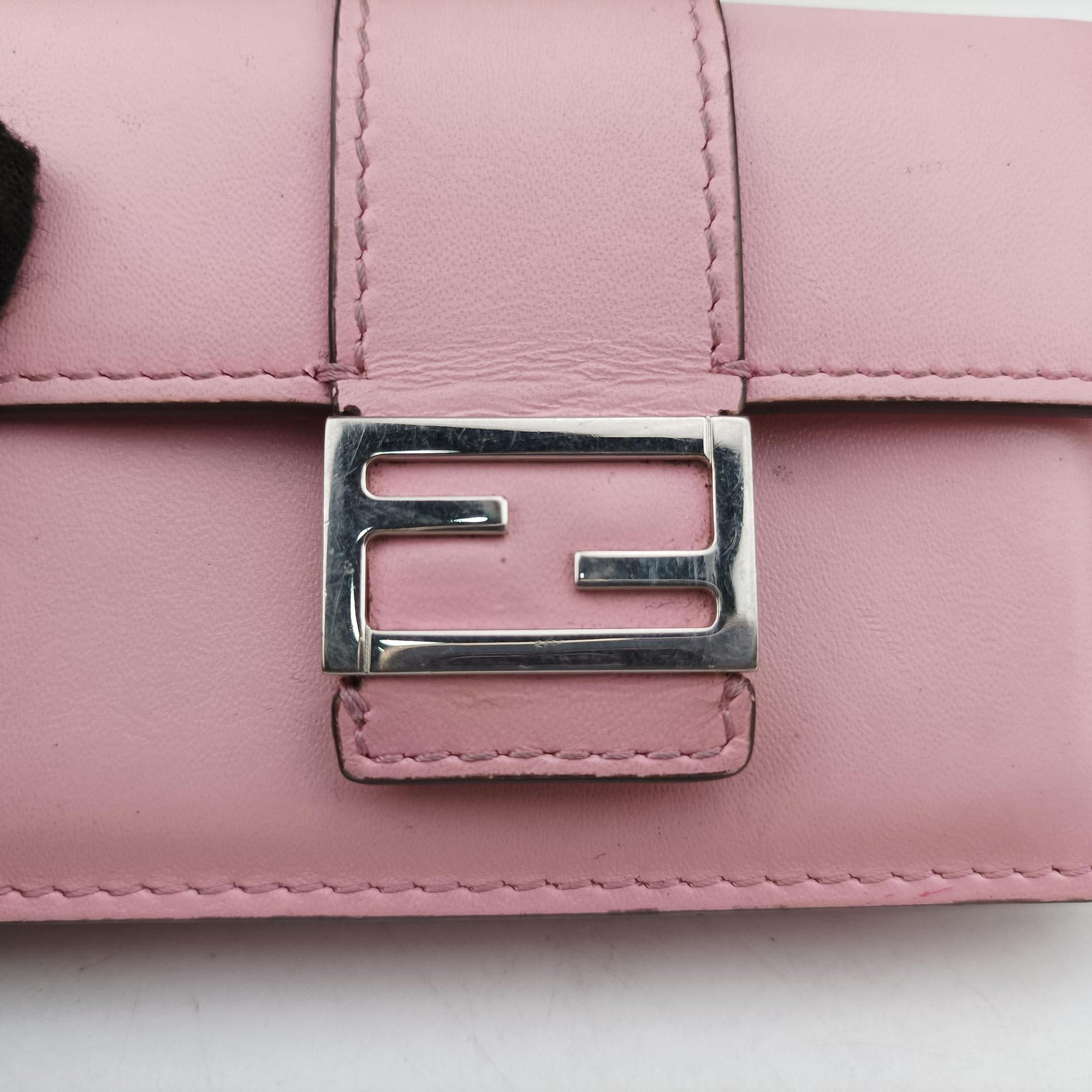 Secondhand Fendi micro flat Baguette Pink Leather 7M0311 shoulderbag | stylenewstar