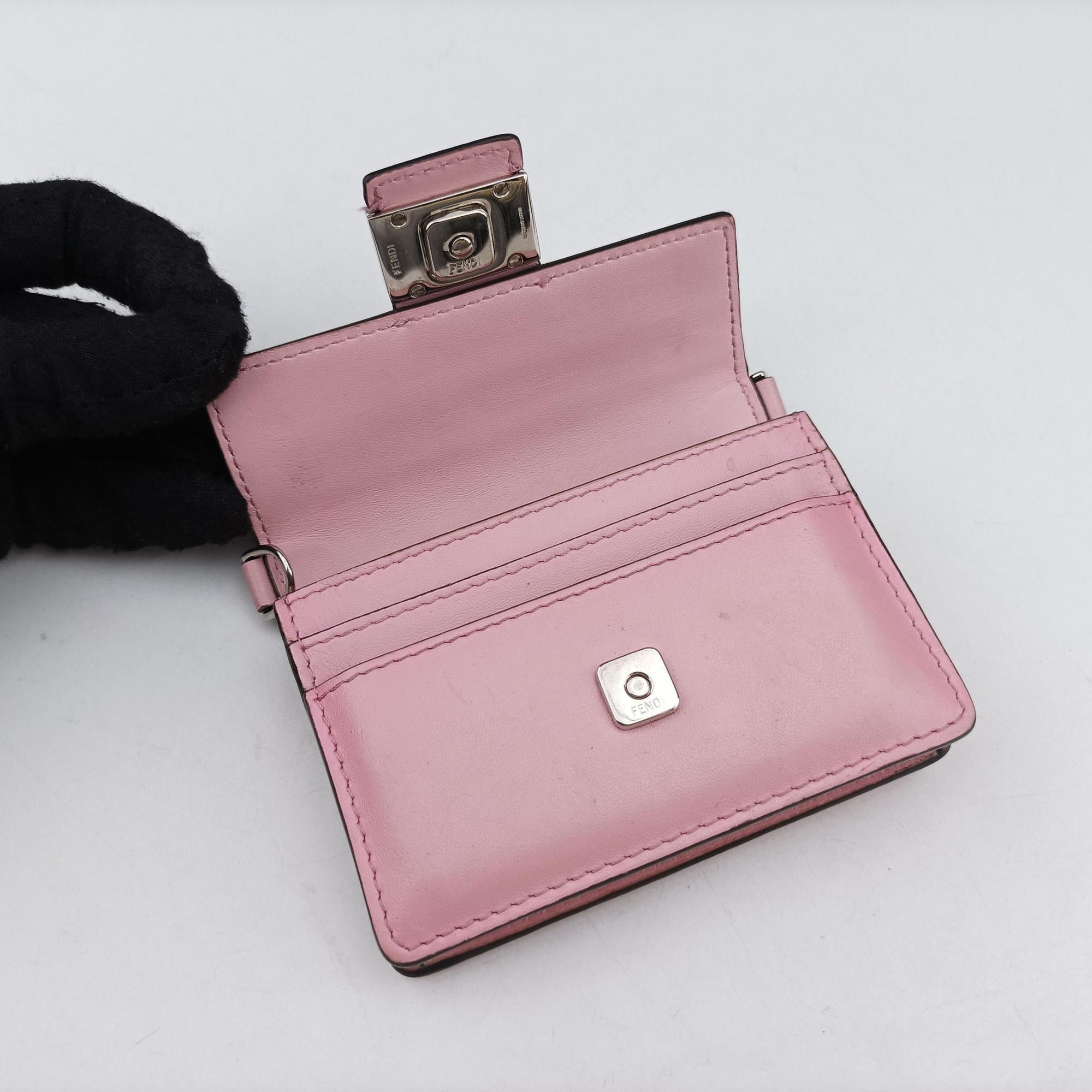 Secondhand Fendi micro flat Baguette Pink Leather 7M0311 shoulderbag | stylenewstar