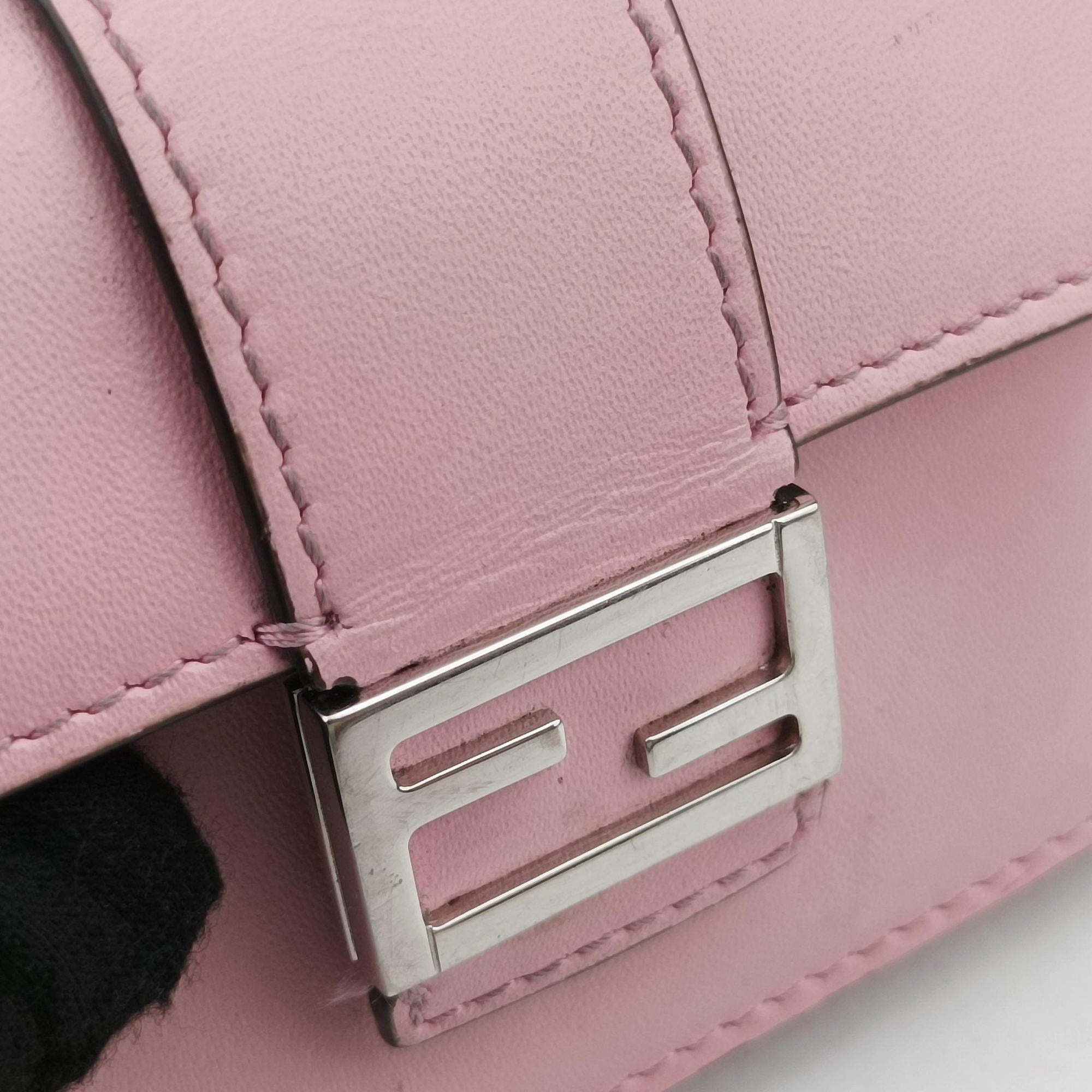 Secondhand Fendi micro flat Baguette Pink Leather 7M0311 shoulderbag | stylenewstar