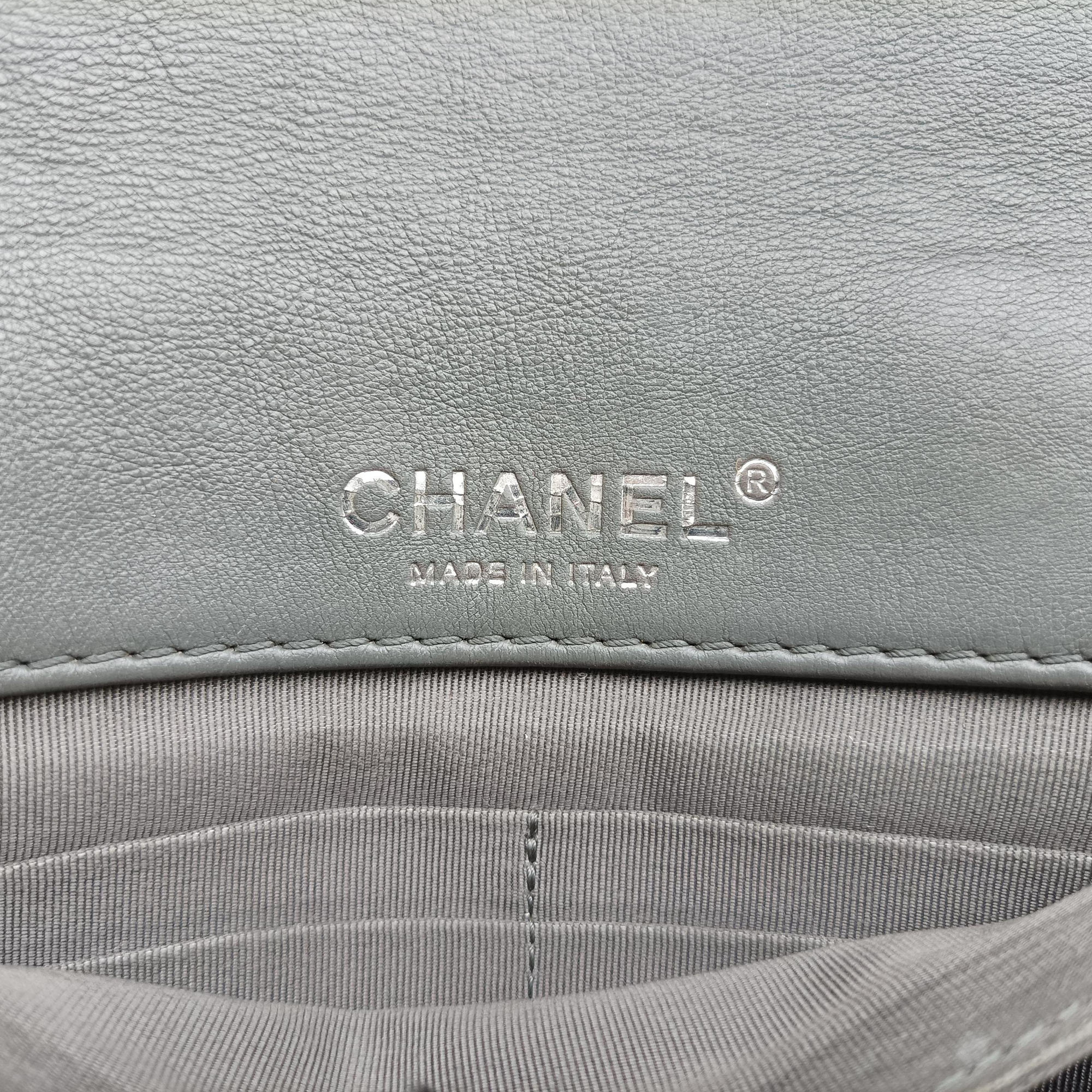 Pre-owned Chanel BOY CHANEL Grey leather A69170 shoulderbag | stylenewstar