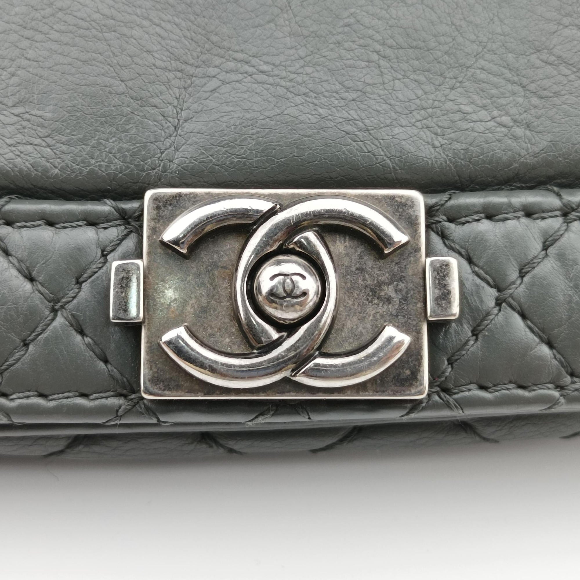 Pre-owned Chanel BOY CHANEL Grey leather A69170 shoulderbag | stylenewstar