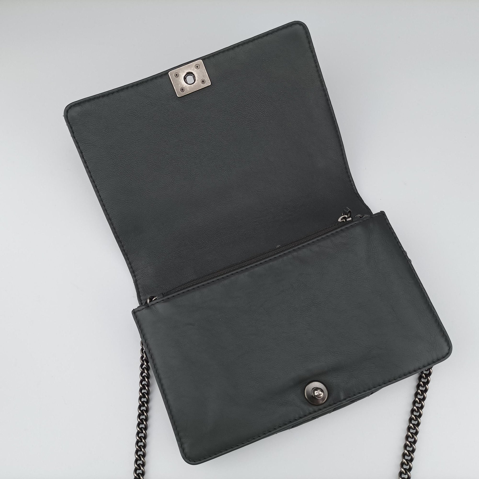 Pre-owned Chanel BOY CHANEL Grey leather A69170 shoulderbag | stylenewstar