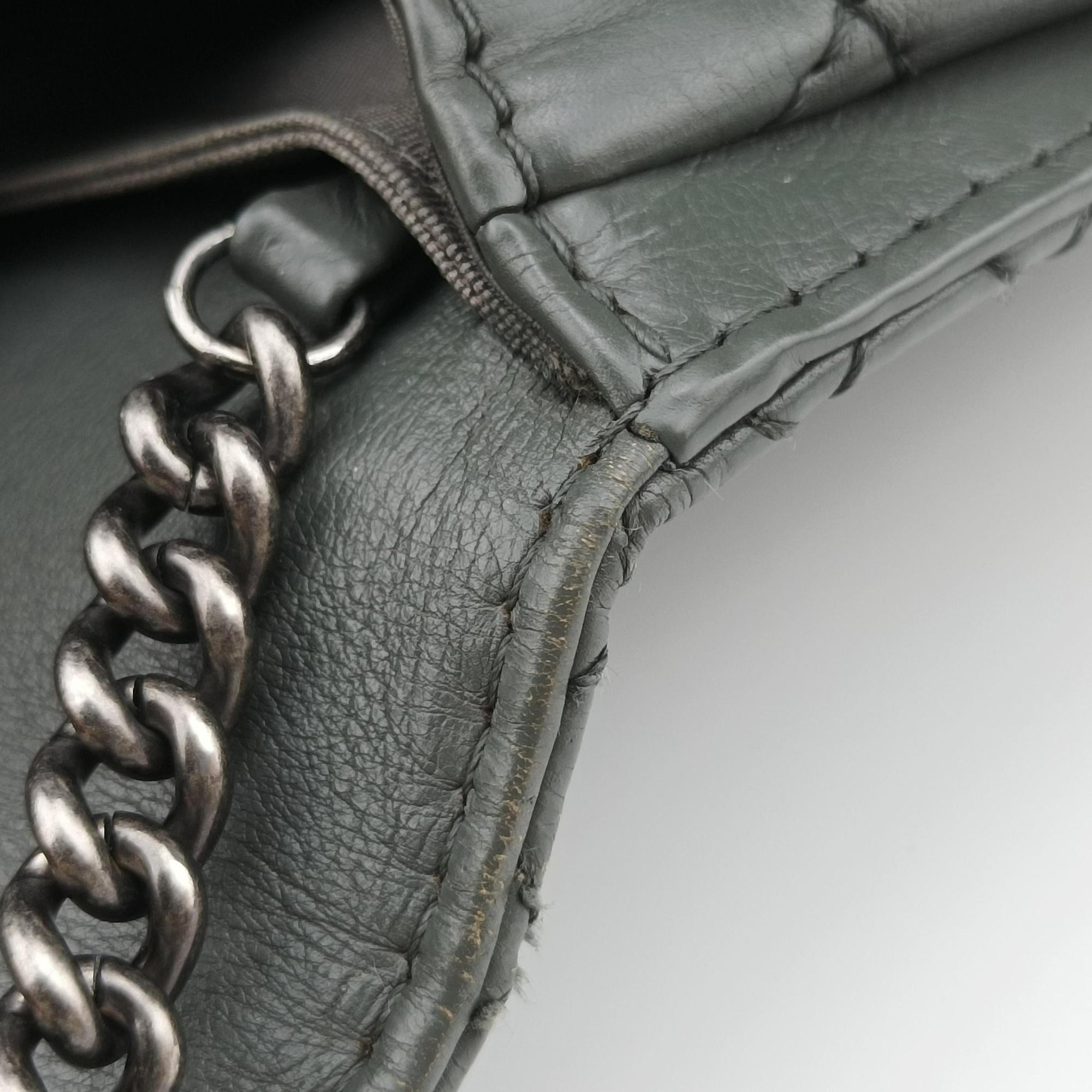 Pre-owned Chanel BOY CHANEL Grey leather A69170 shoulderbag | stylenewstar