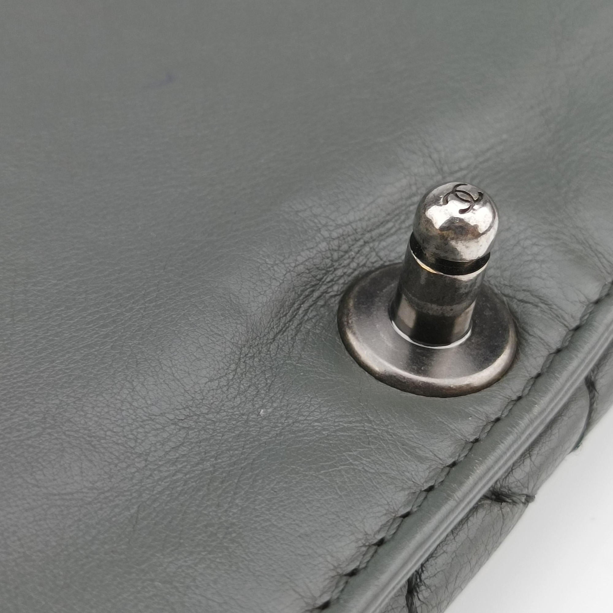 Pre-owned Chanel BOY CHANEL Grey leather A69170 shoulderbag | stylenewstar