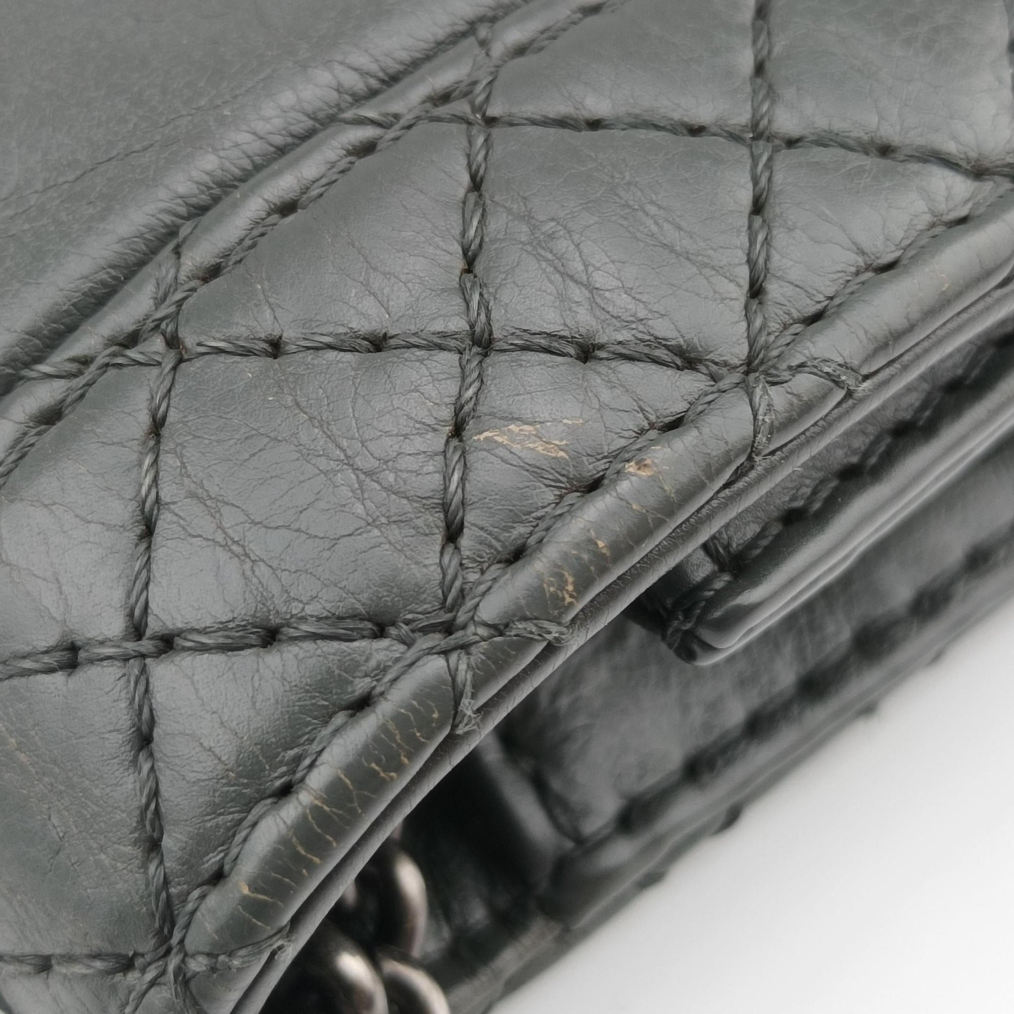 Pre-owned Chanel BOY CHANEL Grey leather A69170 shoulderbag | stylenewstar