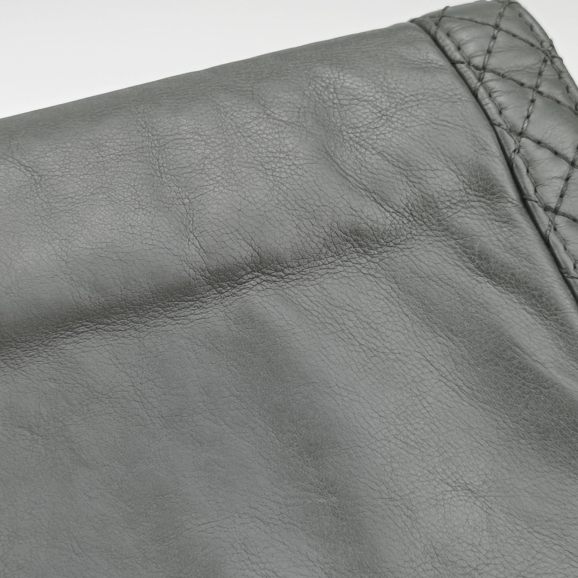Pre-owned Chanel BOY CHANEL Grey leather A69170 shoulderbag | stylenewstar