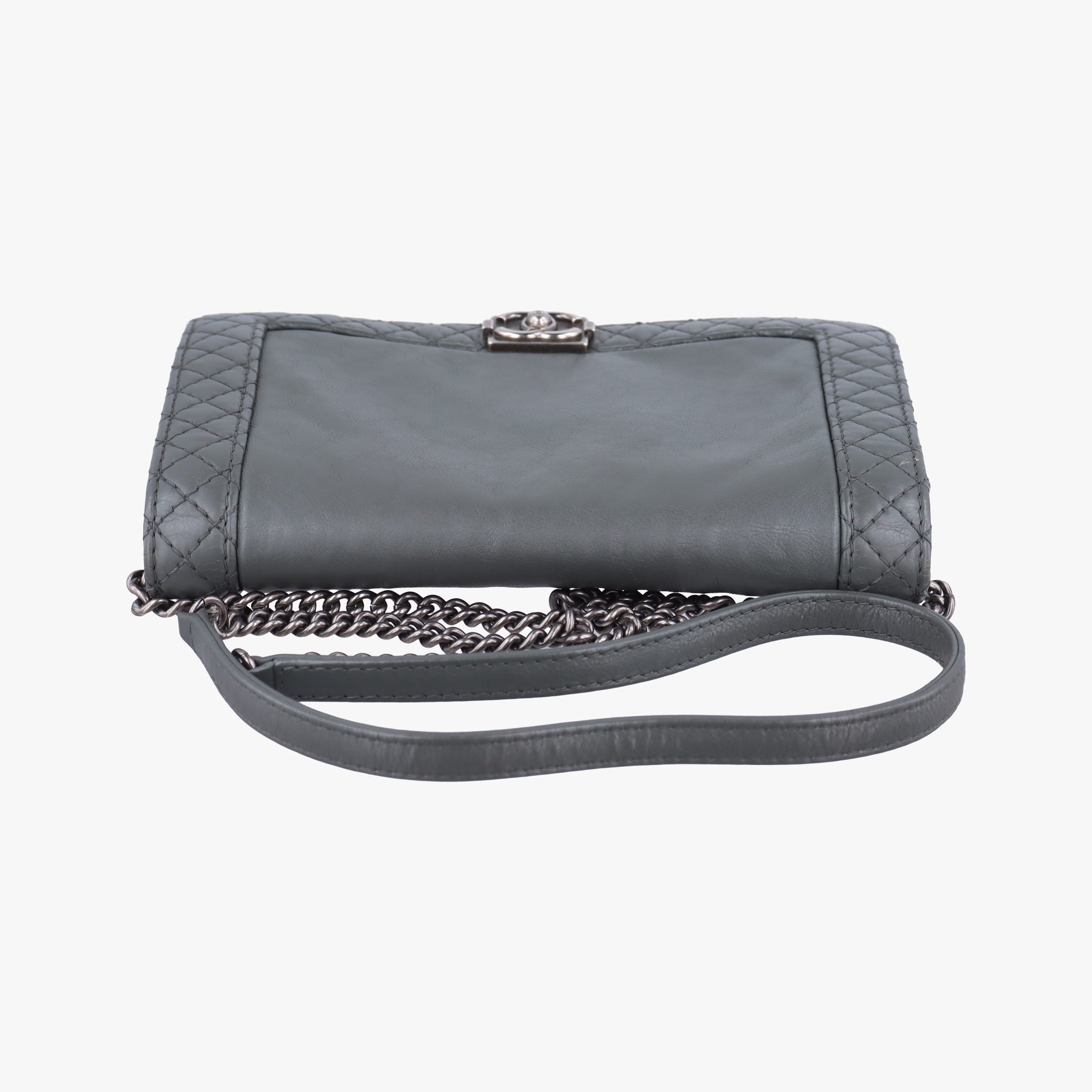 Pre-owned Chanel BOY CHANEL Grey leather A69170 shoulderbag | stylenewstar
