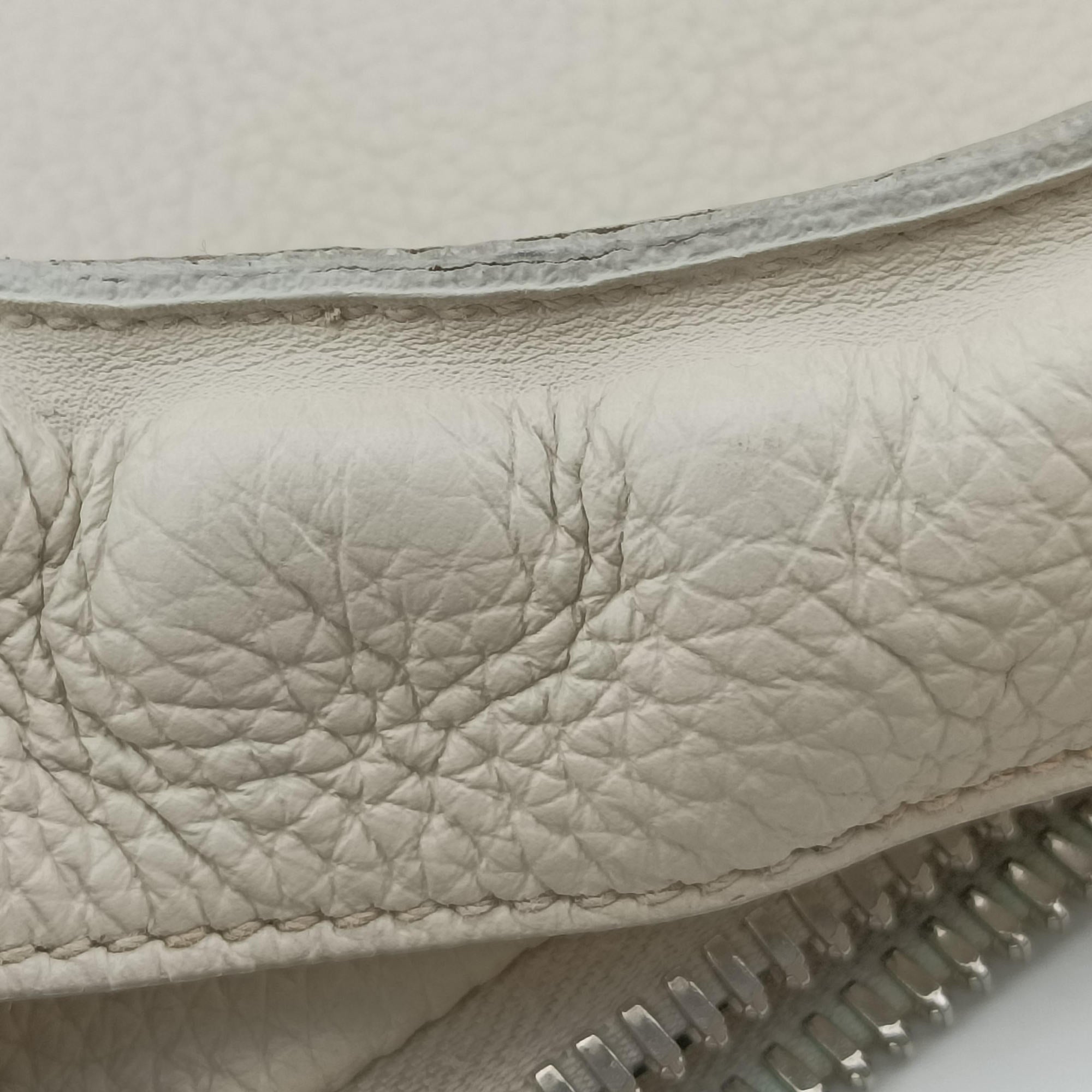 Pre-owned Prada Triangle Logo Plate White Leather 2VY007 shoulderbag | stylenewstar