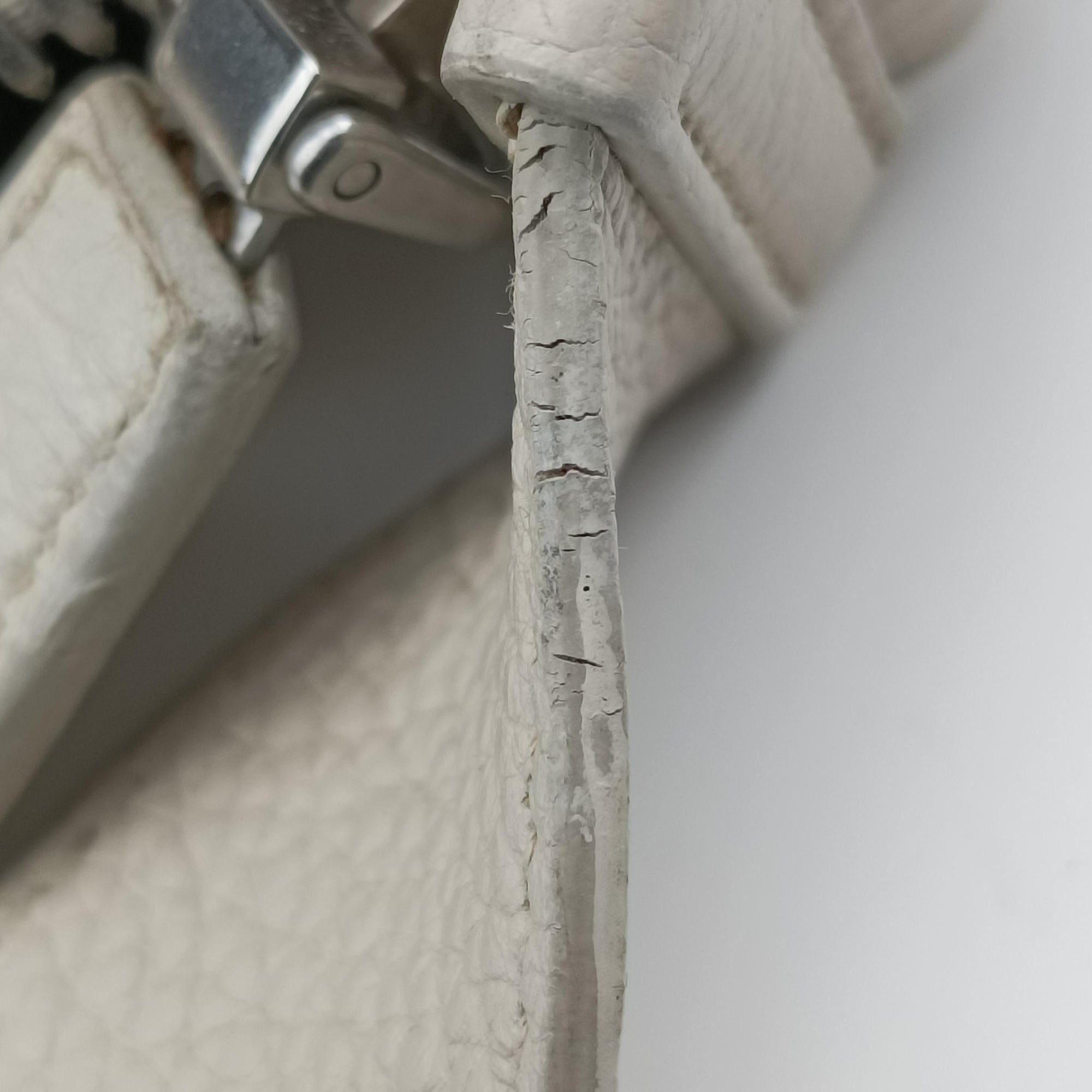 Pre-owned Prada Triangle Logo Plate White Leather 2VY007 shoulderbag | stylenewstar