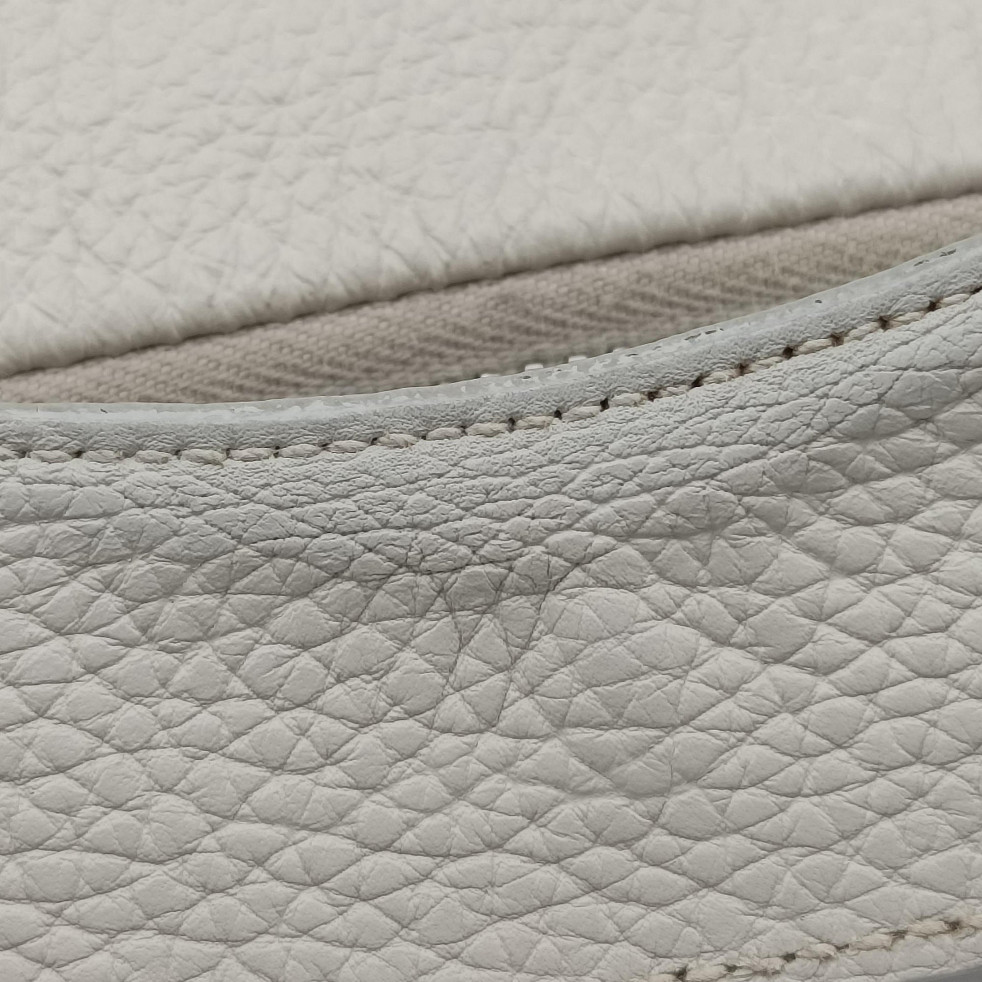 Pre-owned Prada Triangle Logo Plate White Leather 2VY007 shoulderbag | stylenewstar