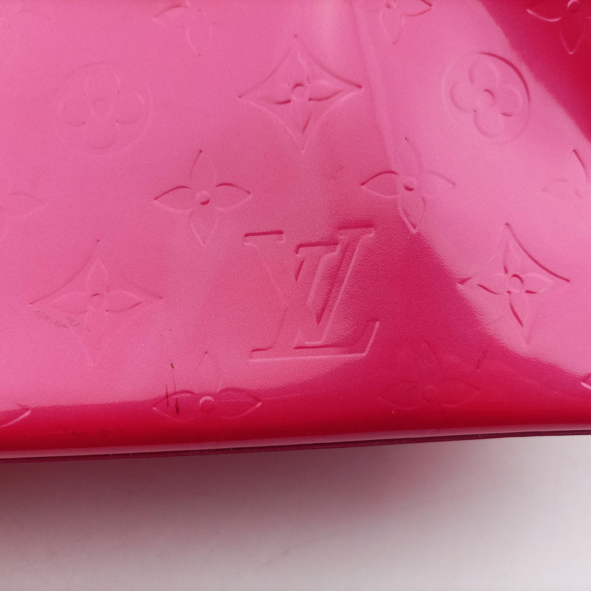 Pre-owned Louis Vuitton Reade PM Fuchsia Pink Vernis M91221 handbag | stylenewstar