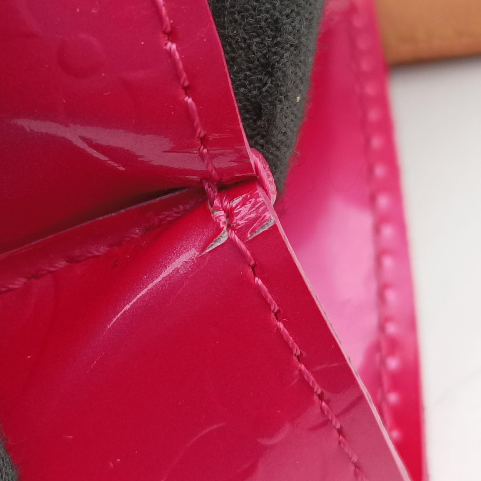 Pre-owned Louis Vuitton Reade PM Fuchsia Pink Vernis M91221 handbag | stylenewstar