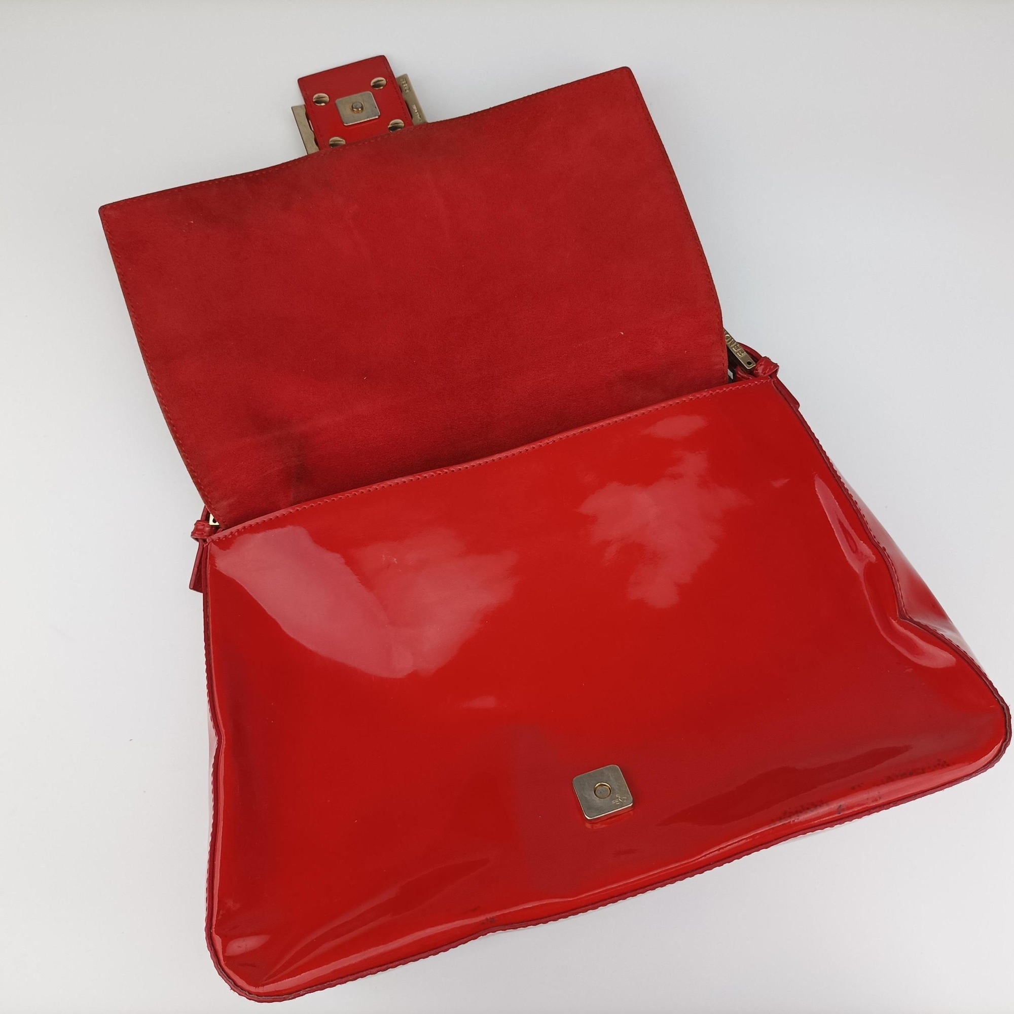 Pre-owned Fendi Mama Baguette Red Patent 8BR001 shoulderbag | stylenewstar