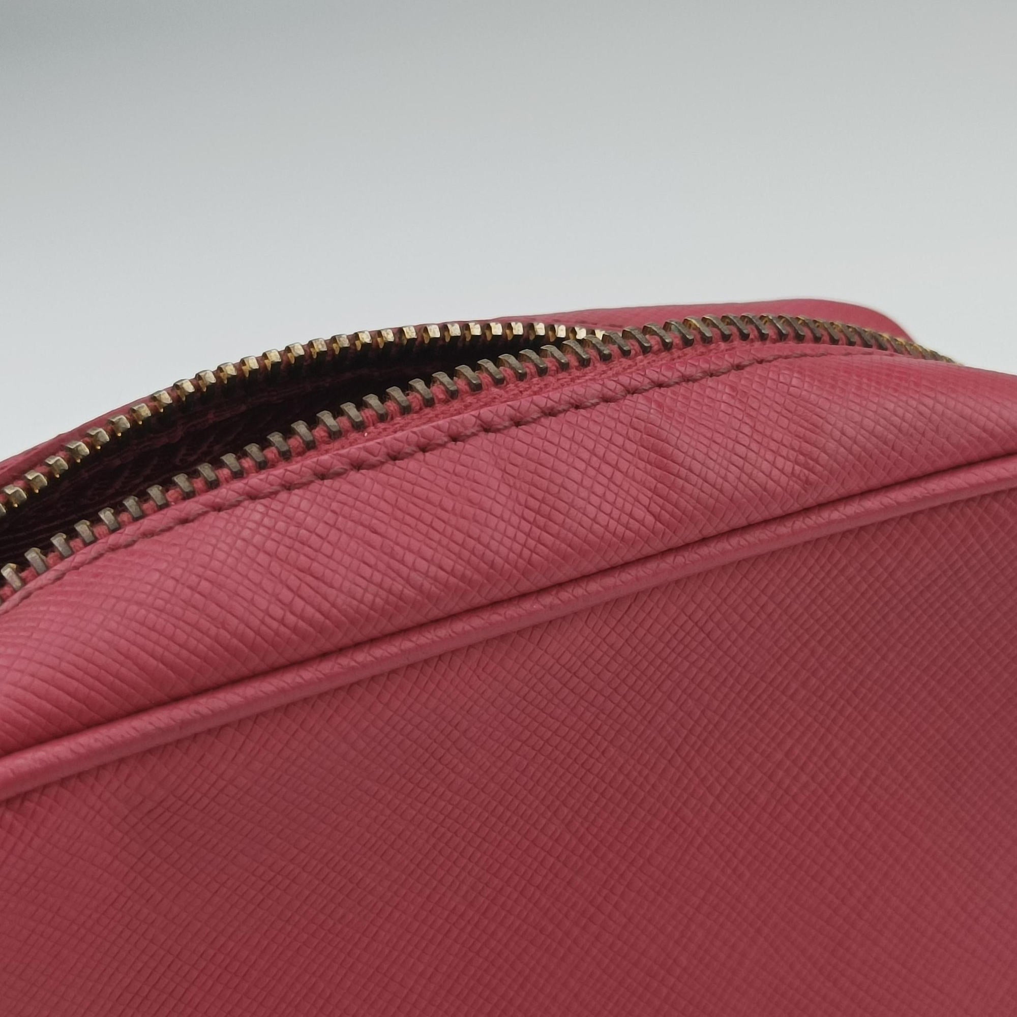 Vintage Prada VITELLO PHENIX Messenger Camera Rose SAFFIANO Leather 1N1674 shoulderbag | stylenewstar