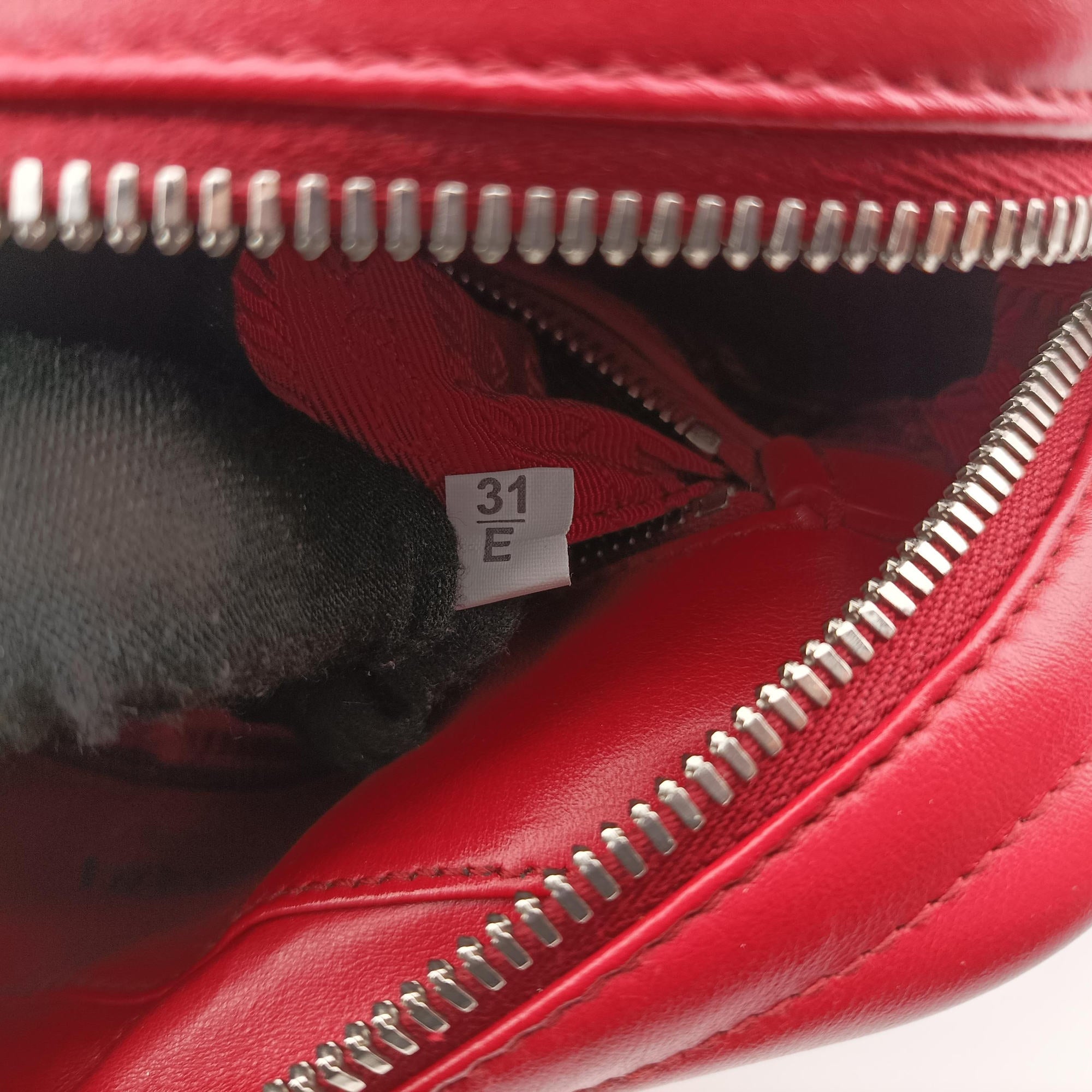 Vintage Prada Diagramme Red Leather 1BH083 shoulderbag | stylenewstar