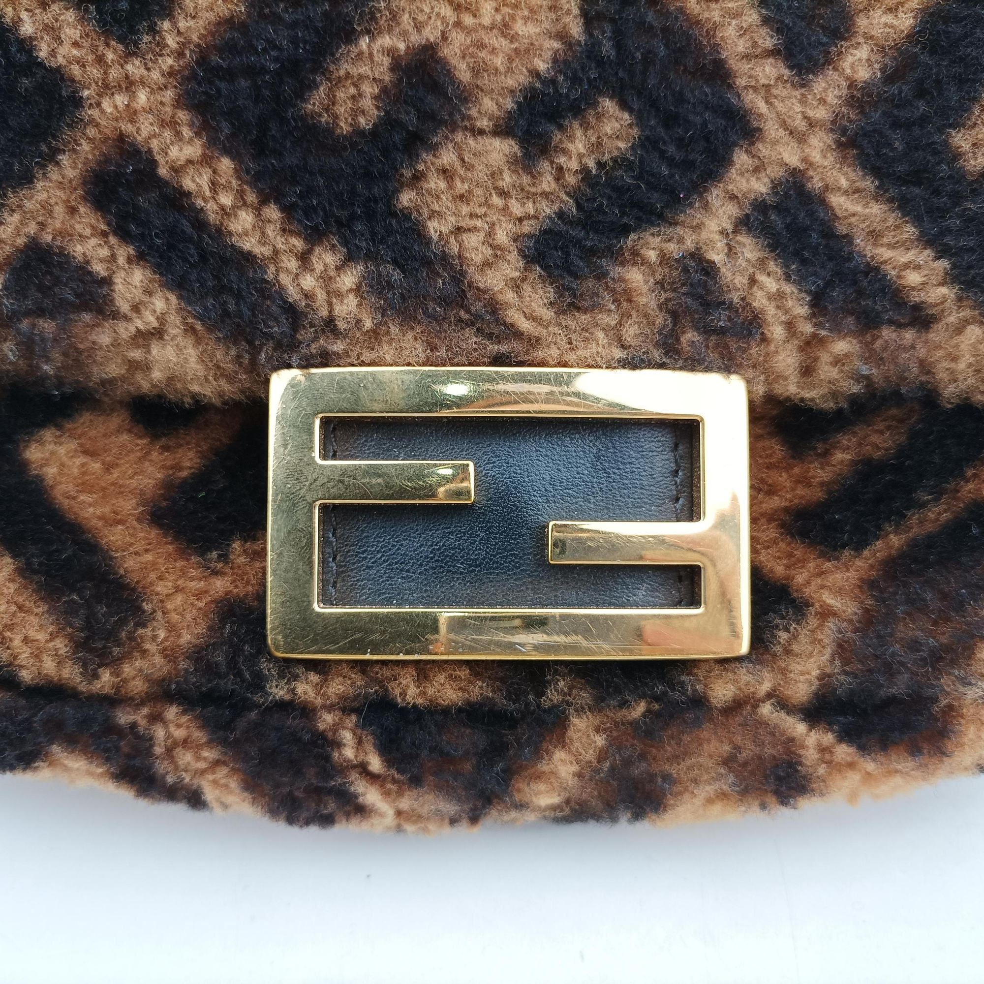 Vintage Fendi BAGUETTE Brown×Black fur 8BS017 shoulderbag | stylenewstar