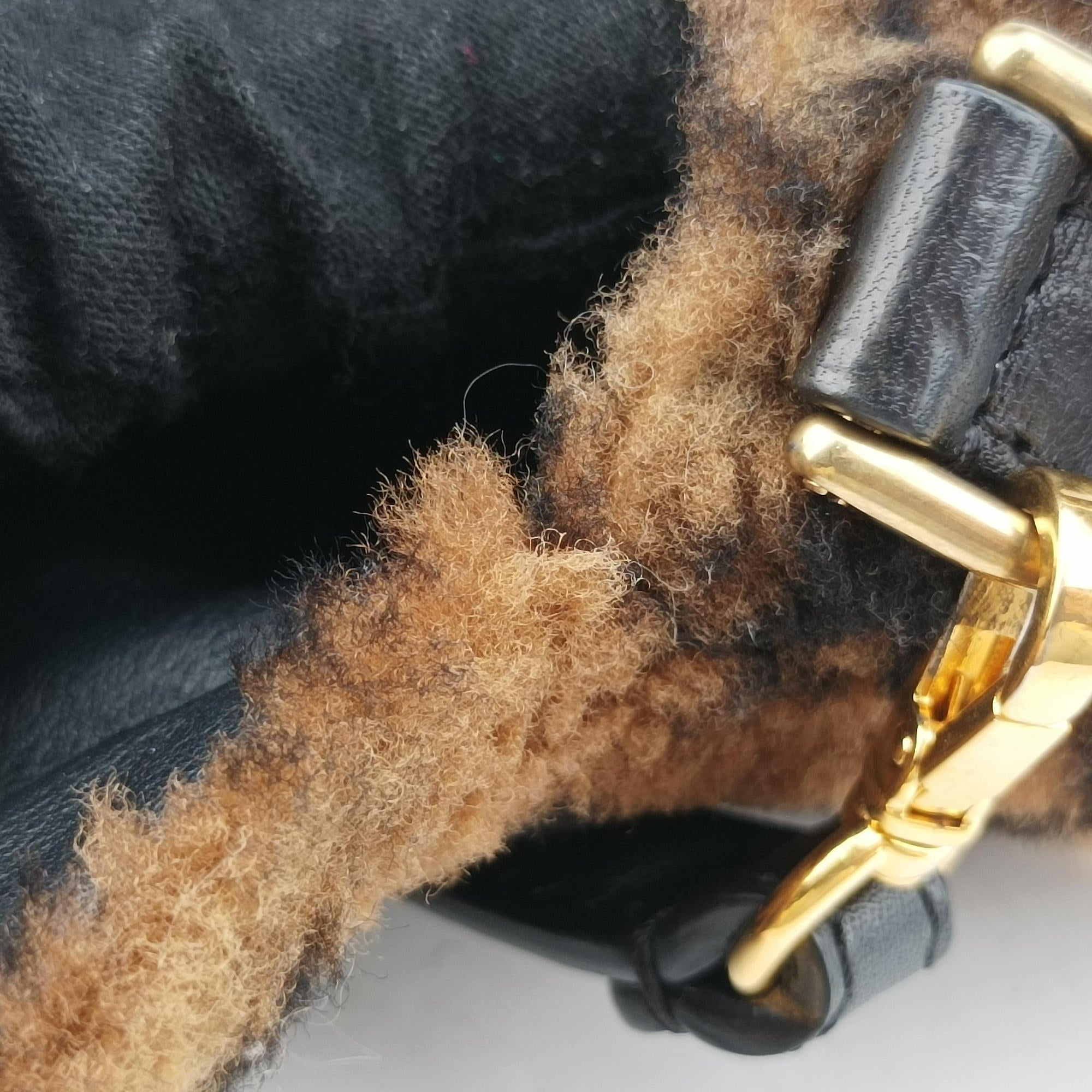 Vintage Fendi BAGUETTE Brown×Black fur 8BS017 shoulderbag | stylenewstar
