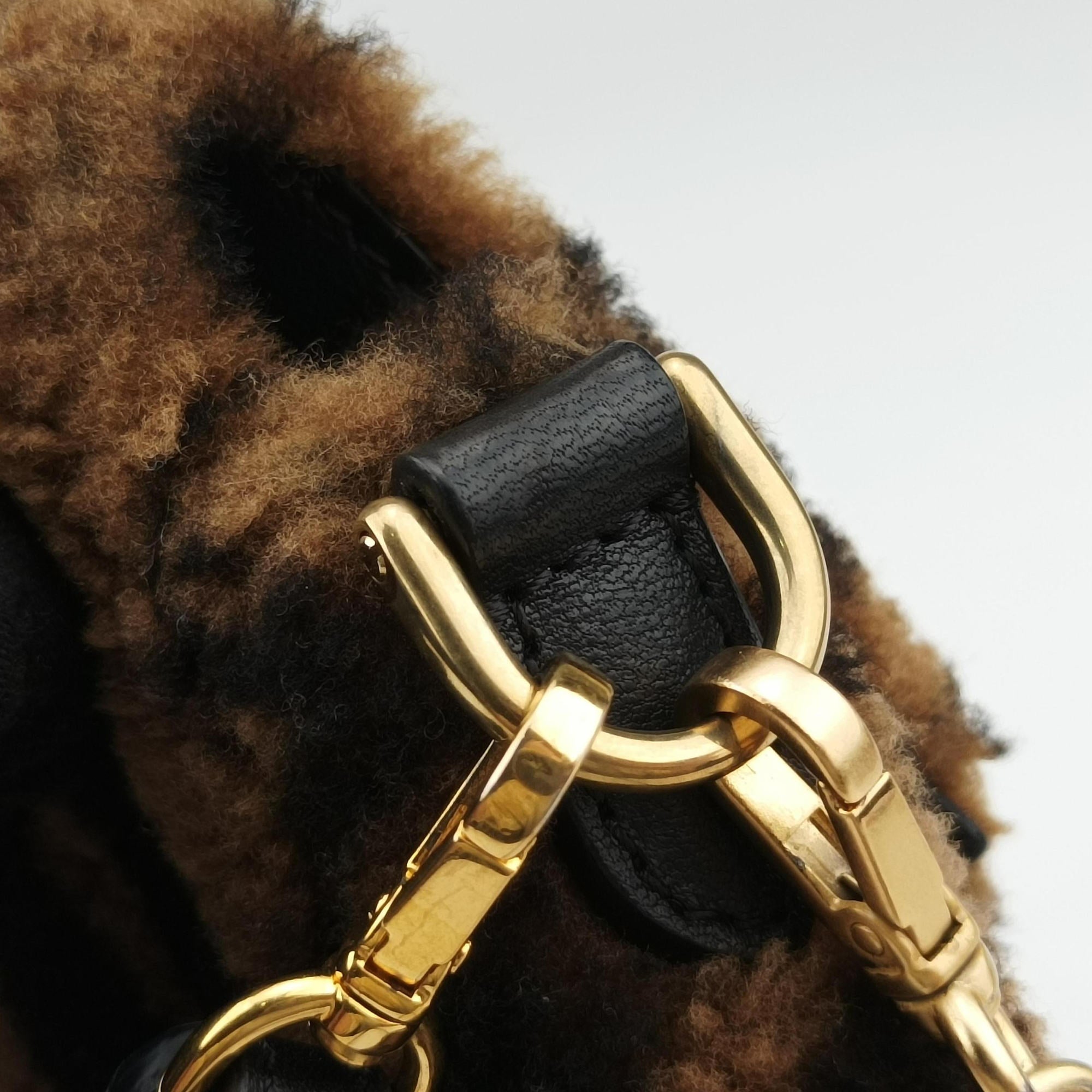 Vintage Fendi BAGUETTE Brown×Black fur 8BS017 shoulderbag | stylenewstar