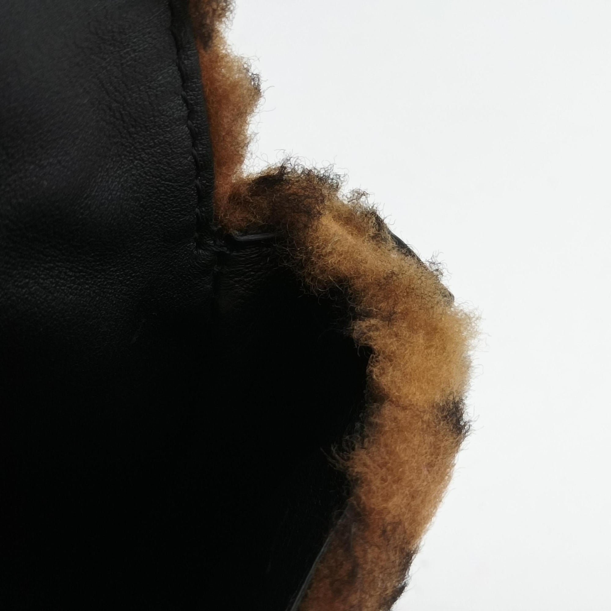 Vintage Fendi BAGUETTE Brown×Black fur 8BS017 shoulderbag | stylenewstar