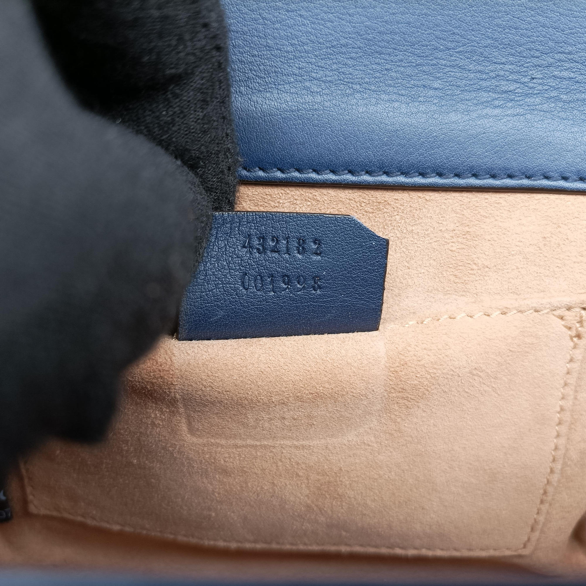 Vintage Gucci Padlock Navy Leather 432182 shoulderbag | stylenewstar