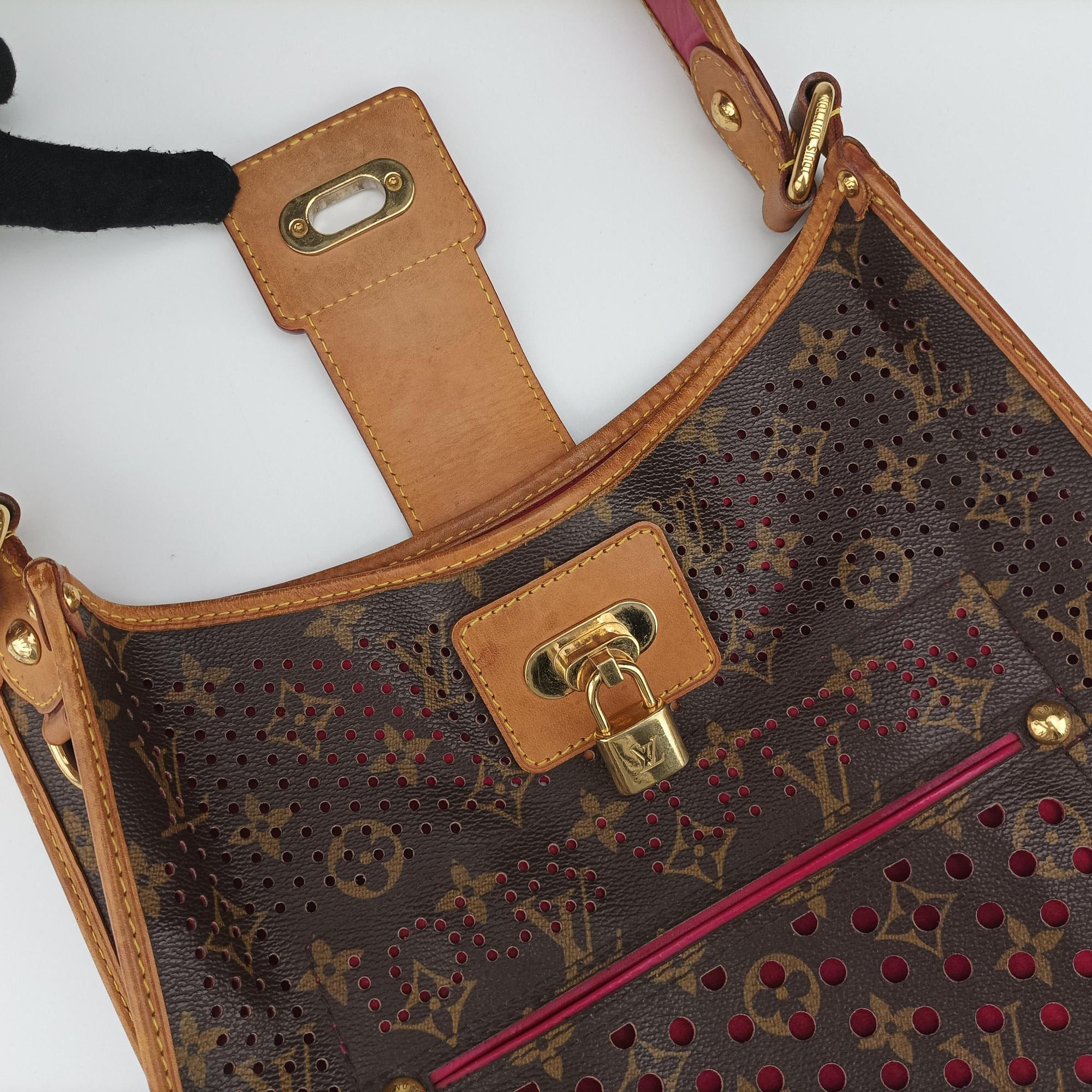 Pre-owned Louis Vuitton Musette brown×FUCHSIA Monogram Perforated M95172 shoulderbag | stylenewstar