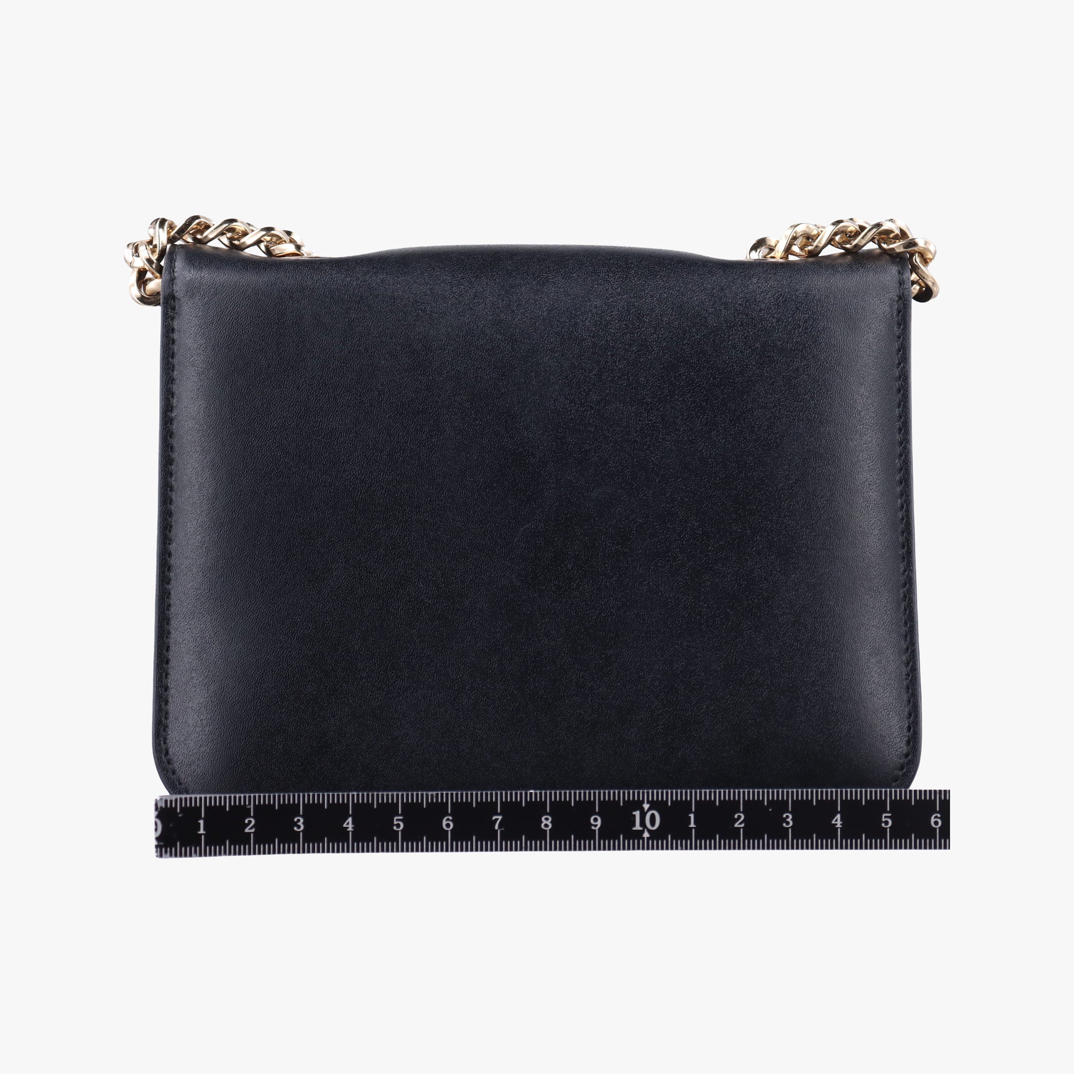Pre-owned Ferragamo Vara Black Leather  shoulderbag | stylenewstar
