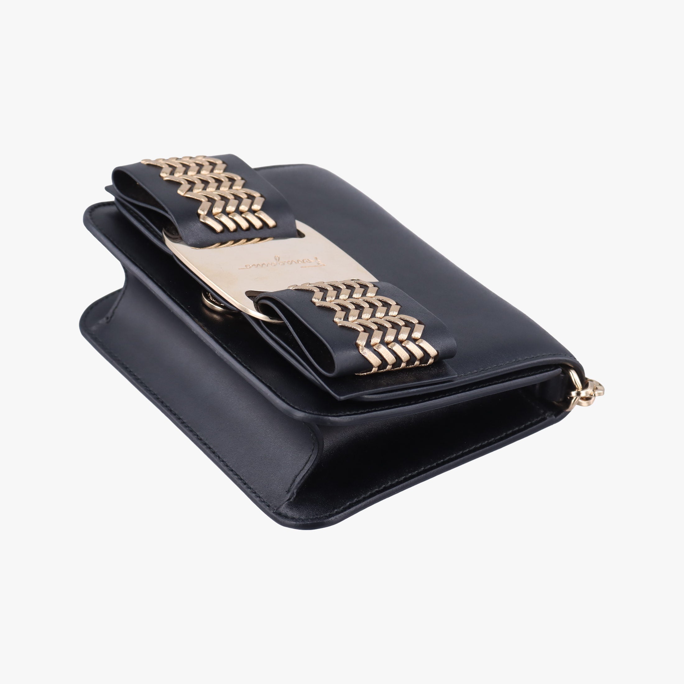 Pre-owned Ferragamo Vara Black Leather  shoulderbag | stylenewstar