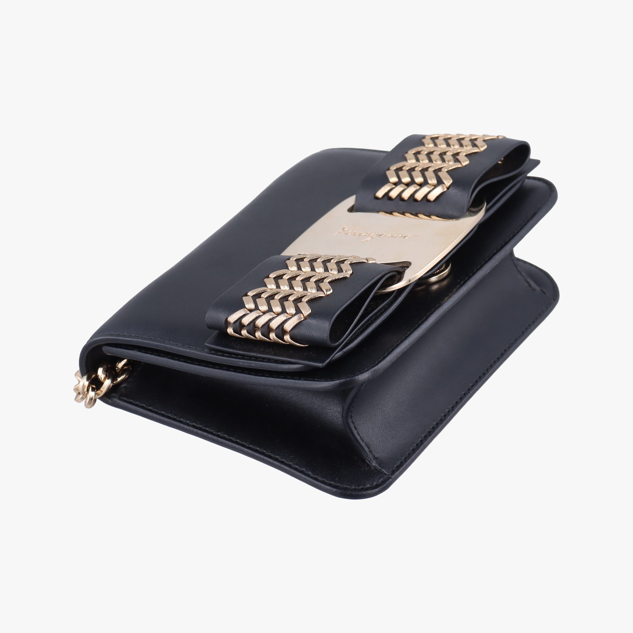 Pre-owned Ferragamo Vara Black Leather  shoulderbag | stylenewstar