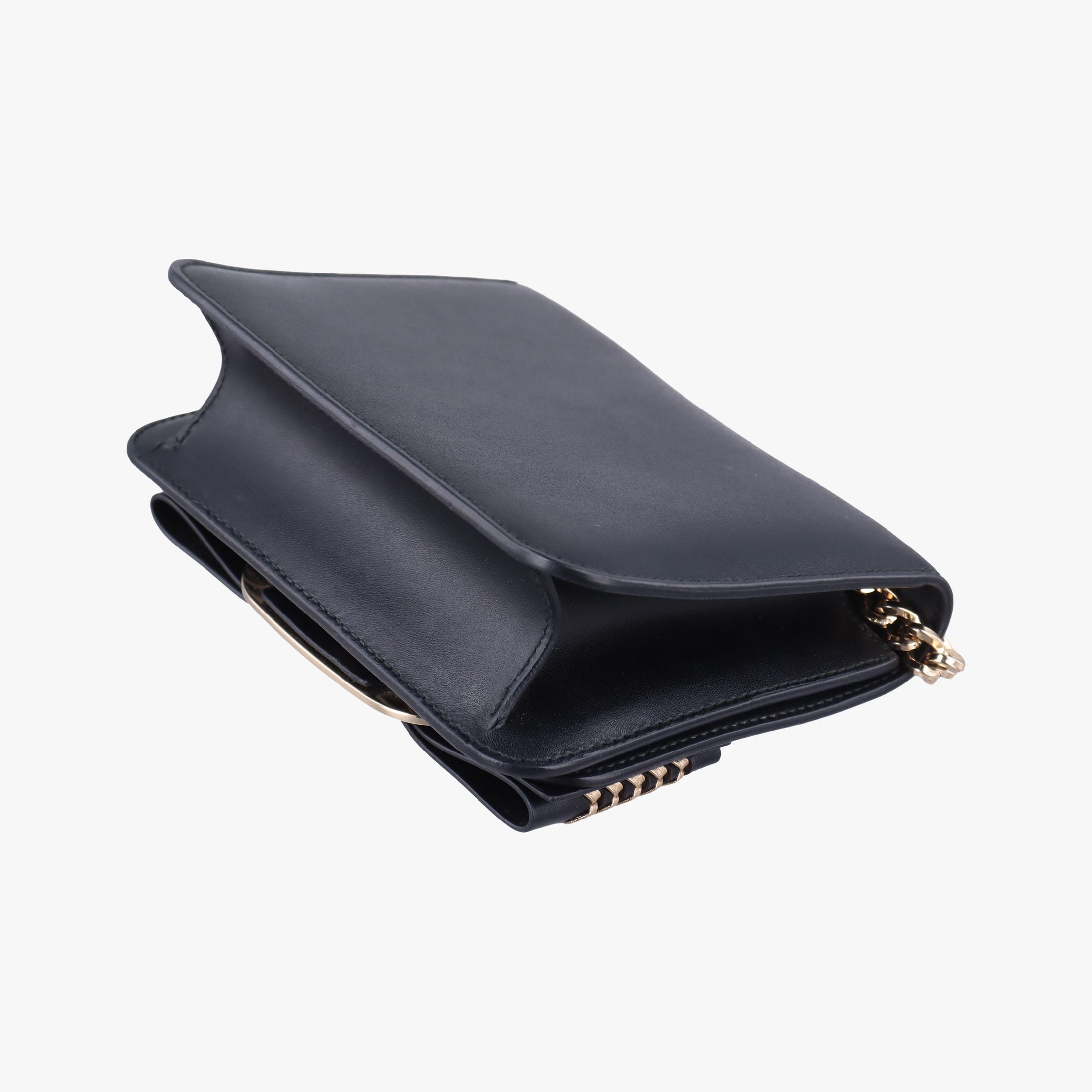 Pre-owned Ferragamo Vara Black Leather  shoulderbag | stylenewstar