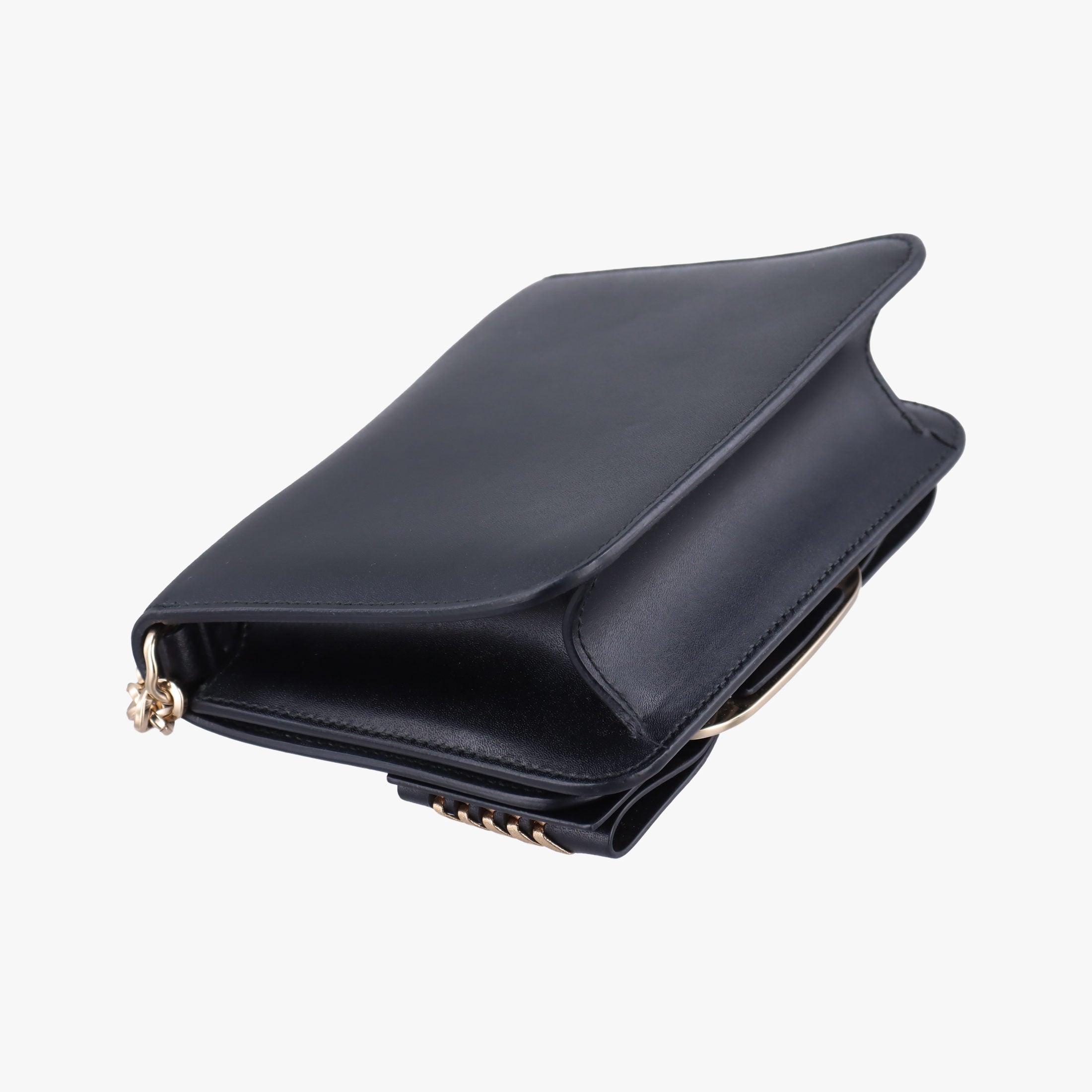 Pre-owned Ferragamo Vara Black Leather  shoulderbag | stylenewstar