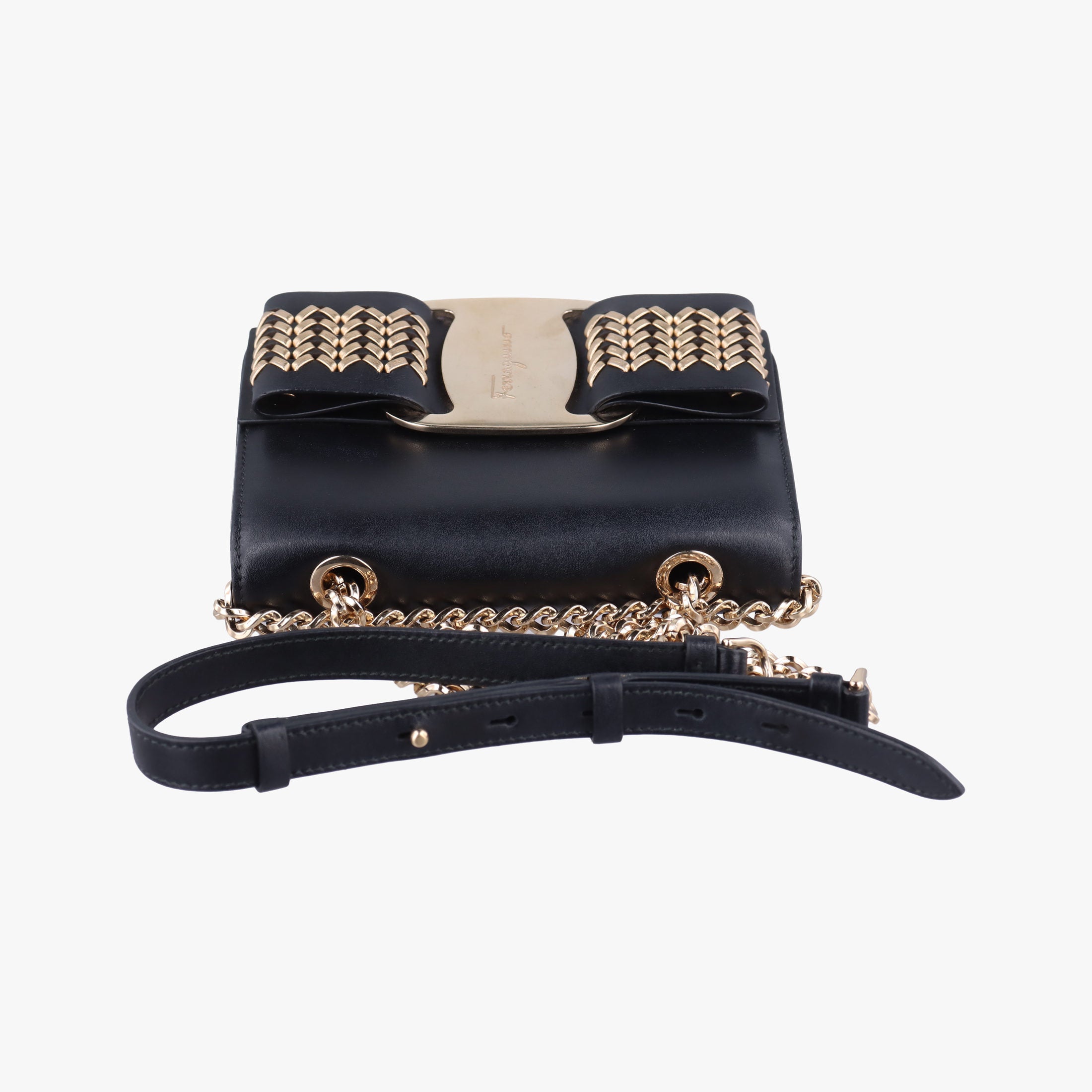 Pre-owned Ferragamo Vara Black Leather  shoulderbag | stylenewstar