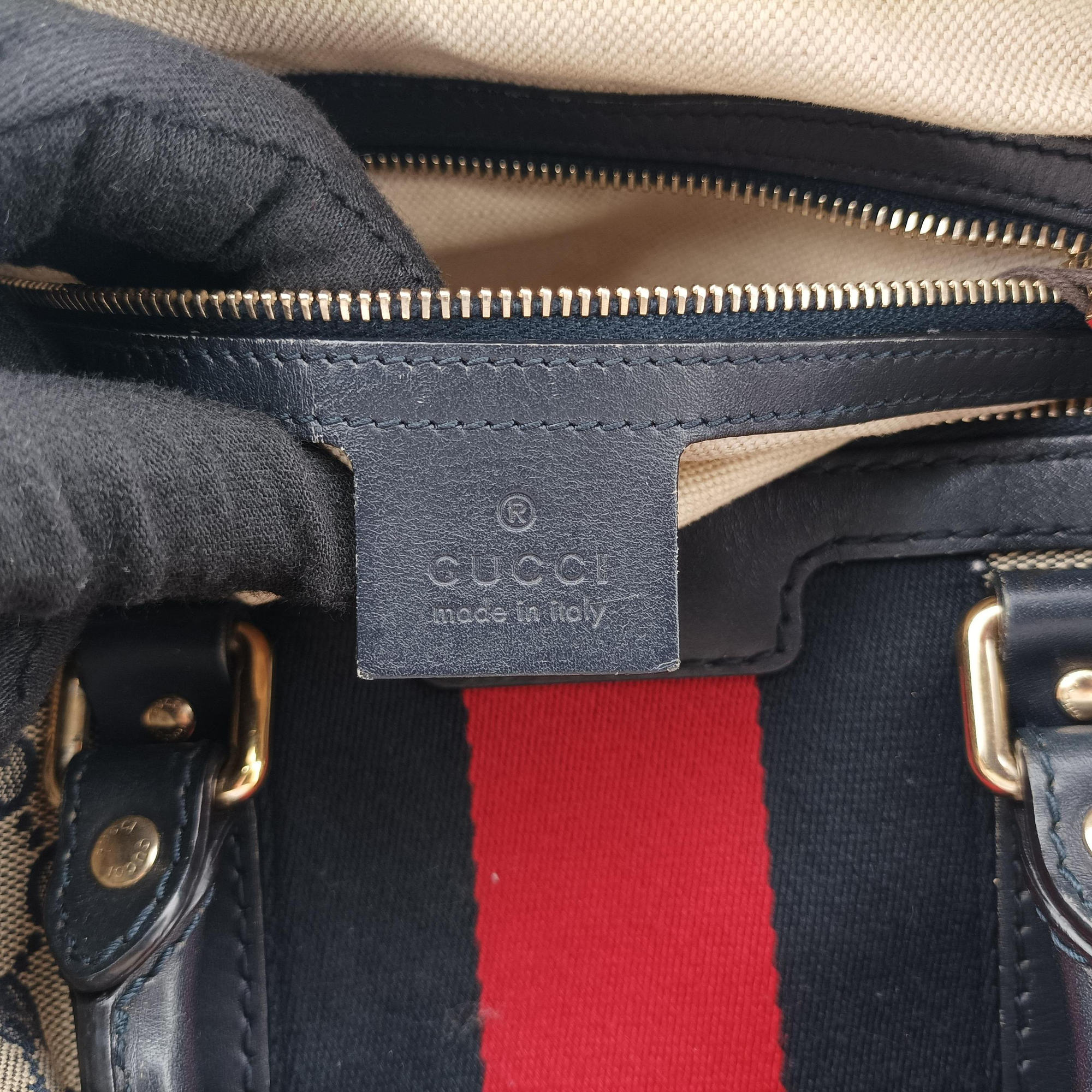 Pre-owned Gucci Sherry Line Navy×red×beige canvas×leather 247205 shoulderbag | stylenewstar