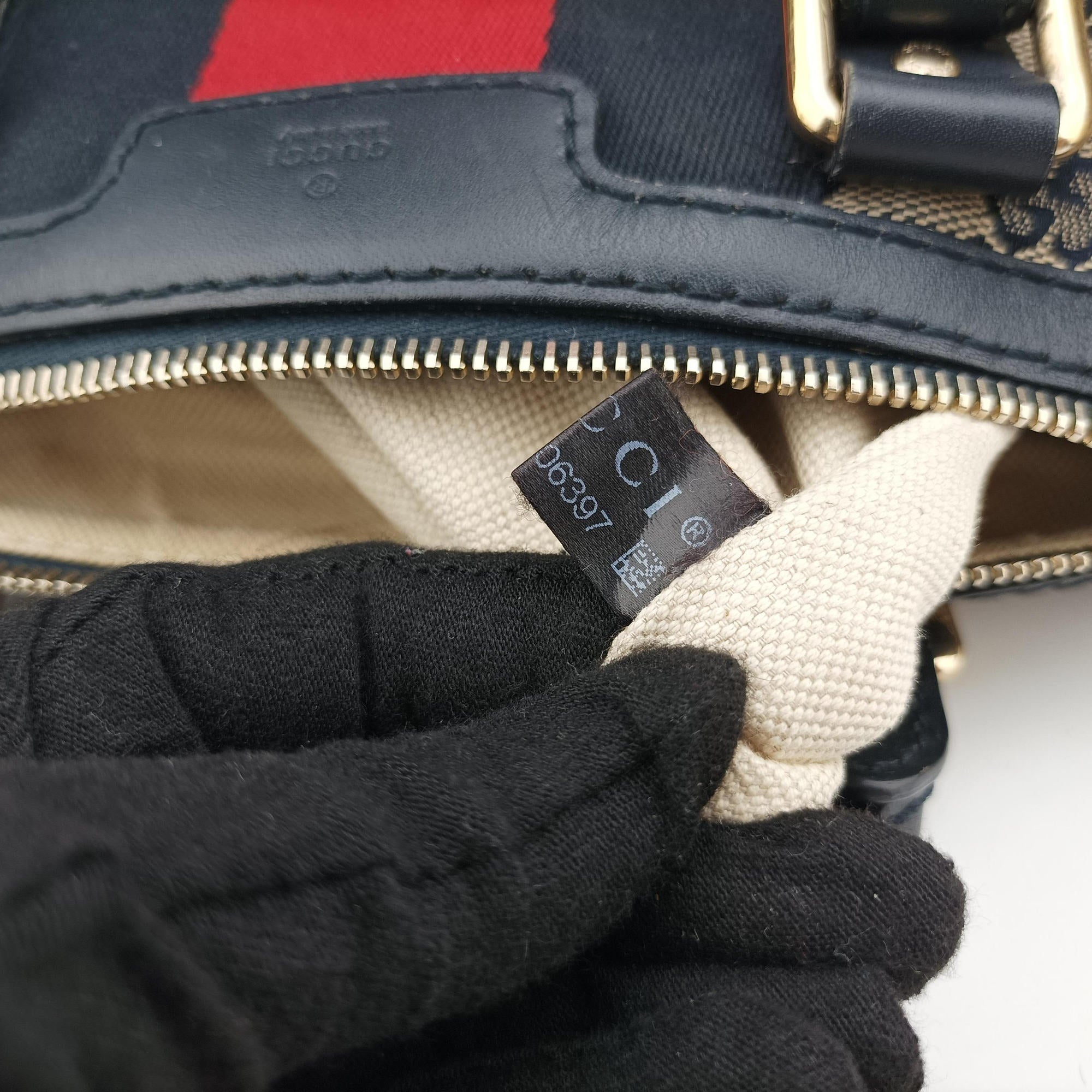 Pre-owned Gucci Sherry Line Navy×red×beige canvas×leather 247205 shoulderbag | stylenewstar