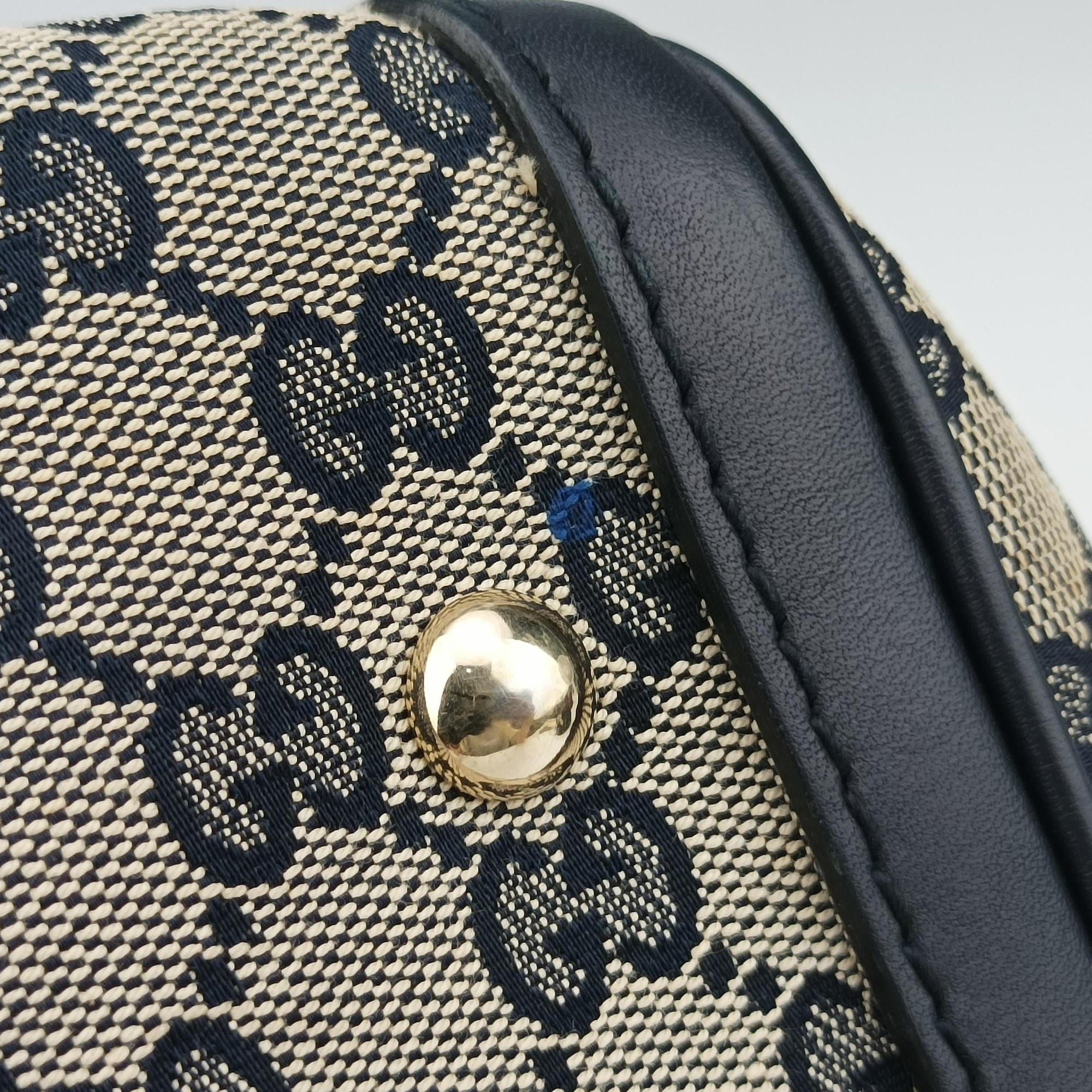 Pre-owned Gucci Sherry Line Navy×red×beige canvas×leather 247205 shoulderbag | stylenewstar