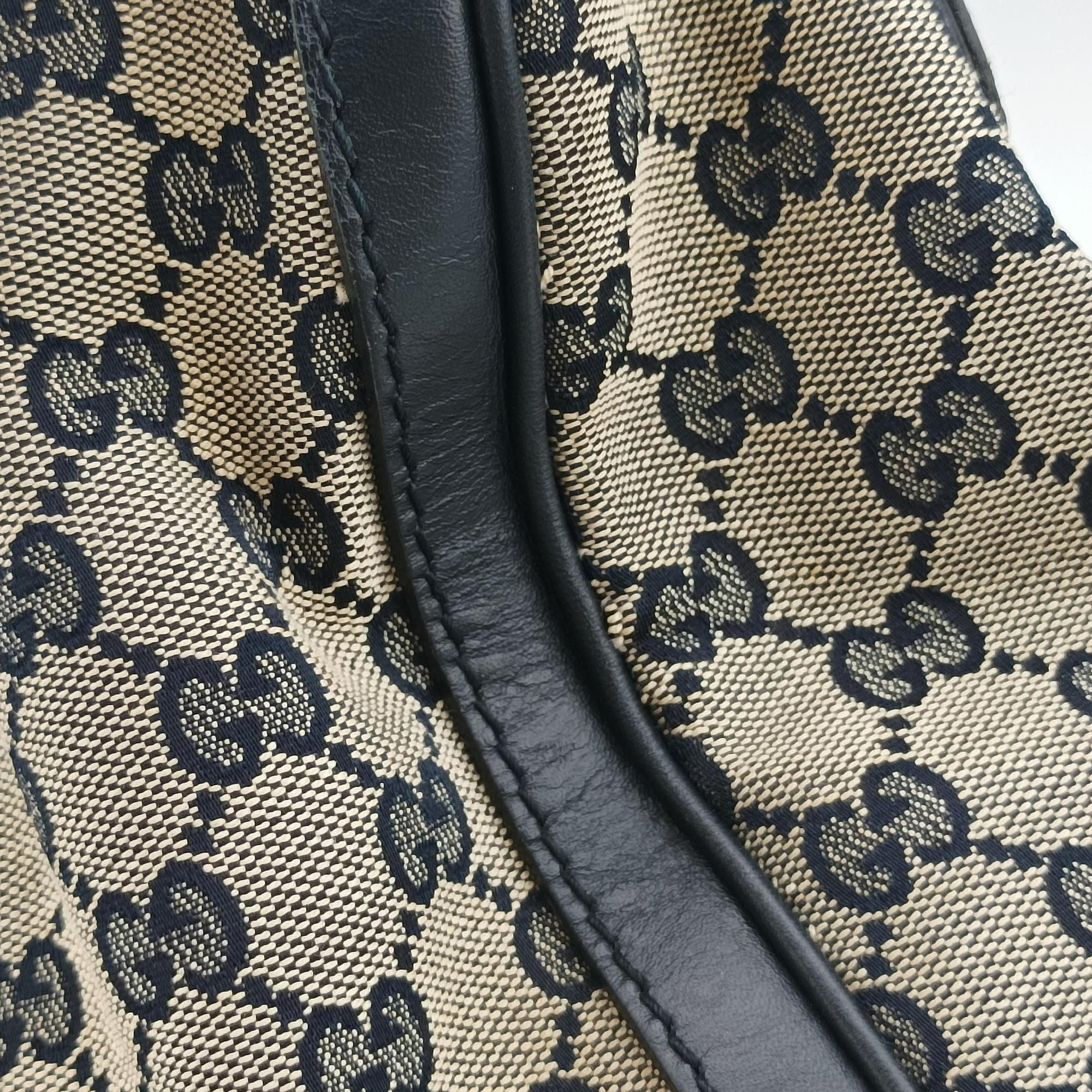 Pre-owned Gucci Sherry Line Navy×red×beige canvas×leather 247205 shoulderbag | stylenewstar