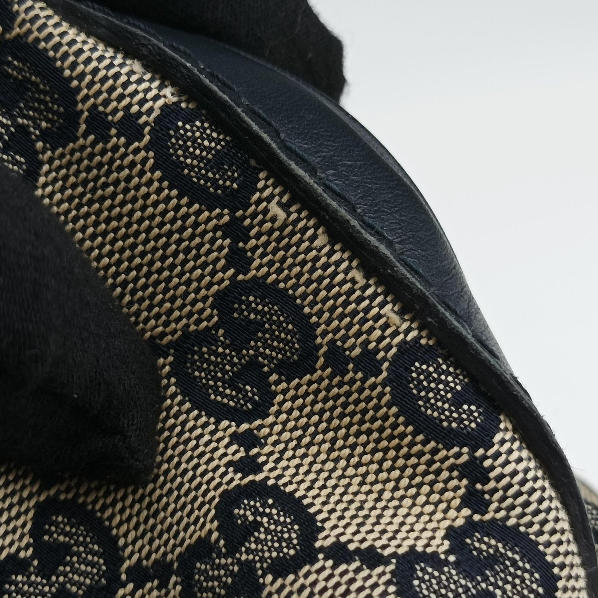 Pre-owned Gucci Sherry Line Navy×red×beige canvas×leather 247205 shoulderbag | stylenewstar